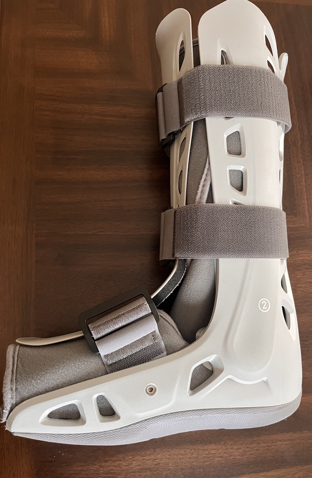Aircast AirSelect Standard Walker Boot Size Medium Pneumatic Walking Cast.