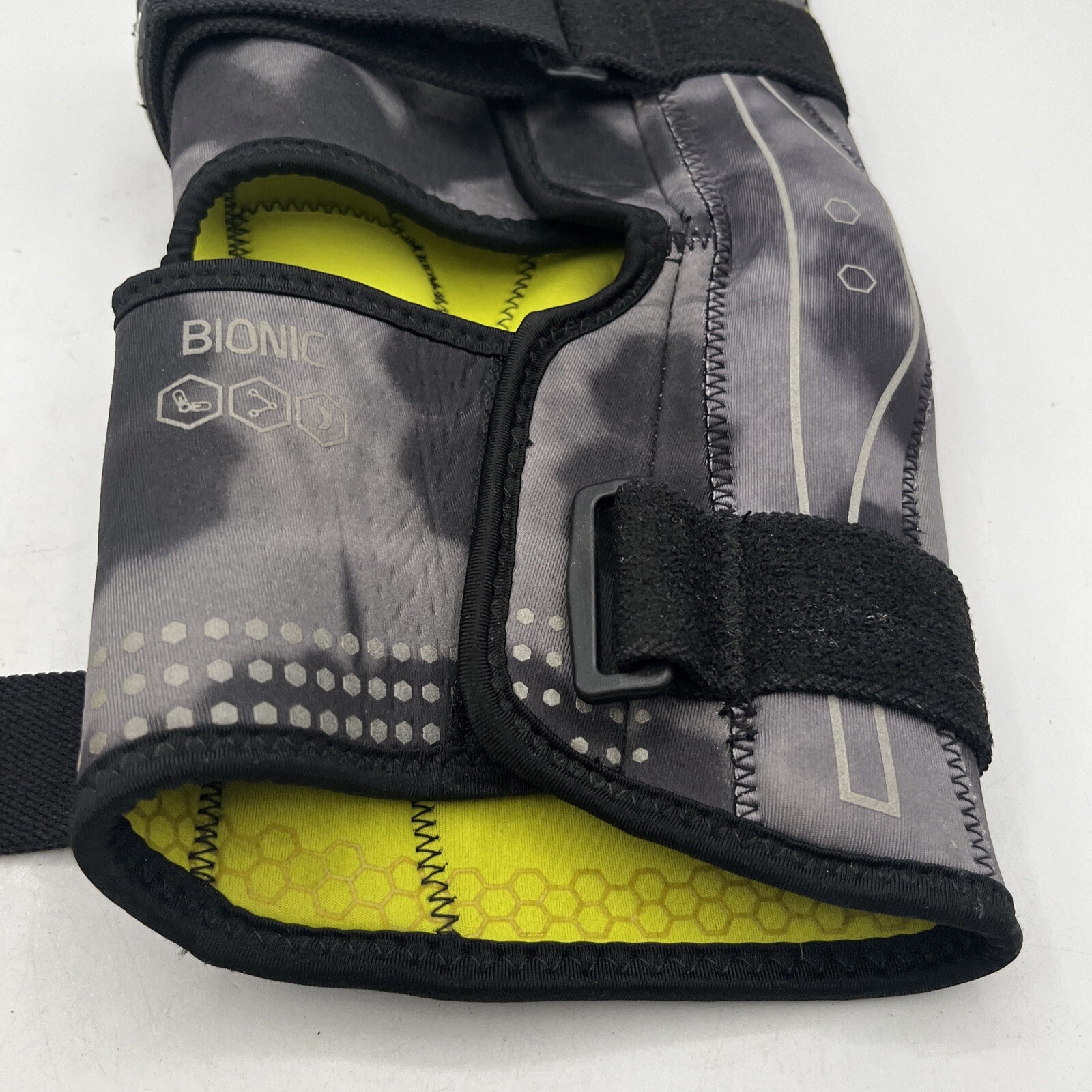 DonJoy Performance Bionic Knee Support Brace Camo Medium M Neoprene Nylon