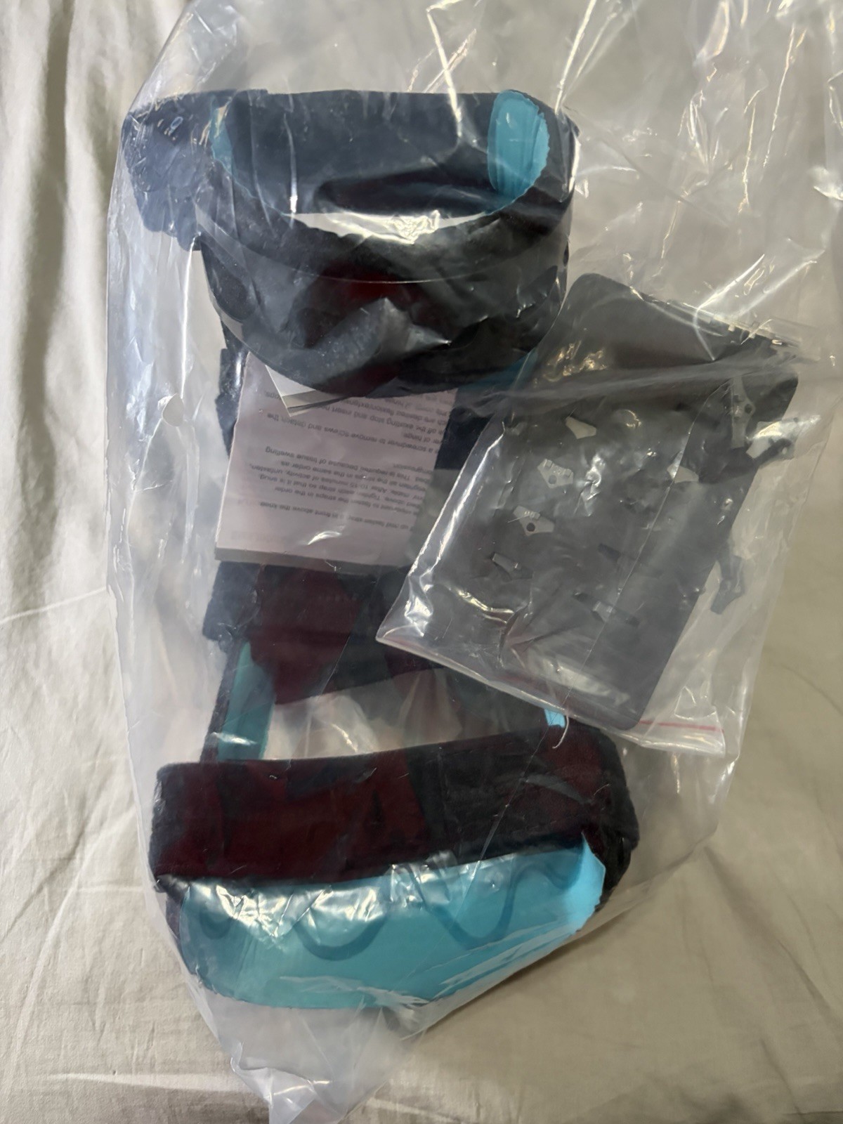 Brand New Sealed Medium Functional Hinged Knee Brace w Adjustable ROM for R leg