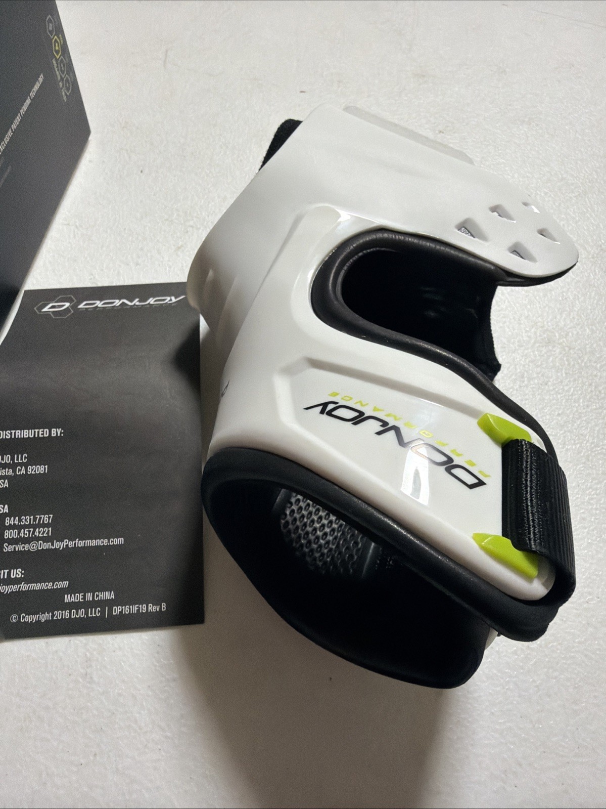 DonJoy Performance Pod Ankle Brace (Right/Medium/White)