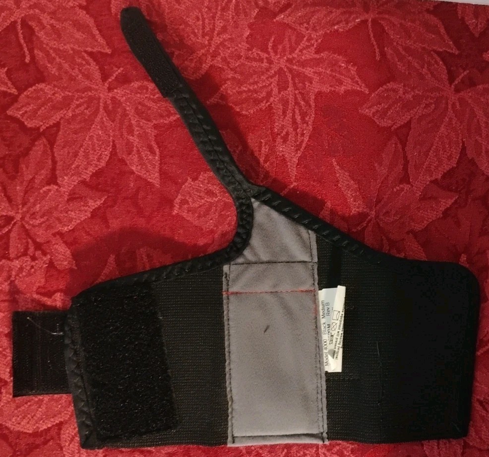 Wrist Support Ergodyne Proflex Model 4000 Size Small Black Right Hand