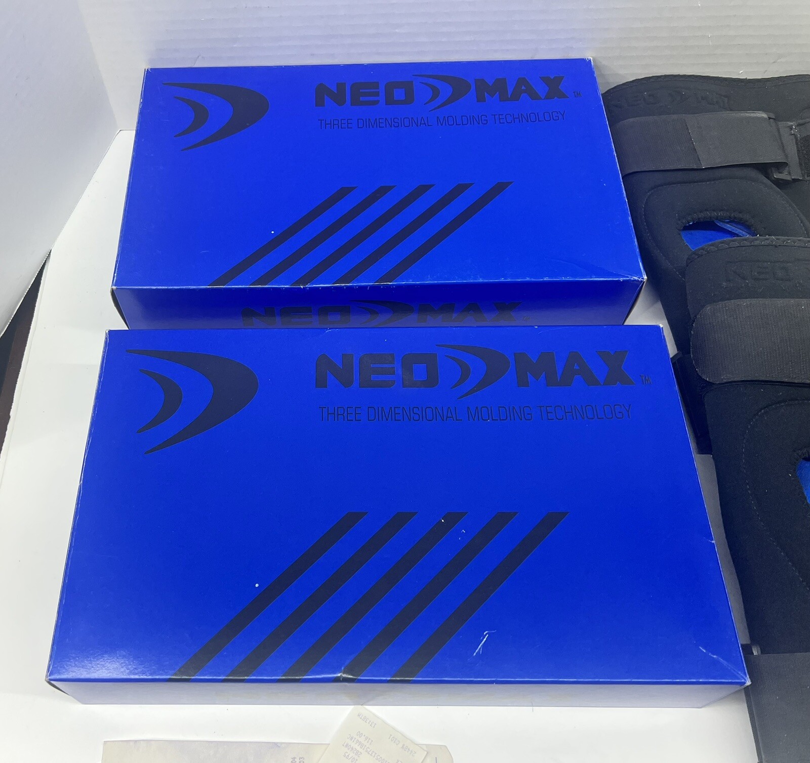 Pair NEO MAX 3 Dimensional Molding Tech Stabilized Knee Support XL BLACK 16-17.5