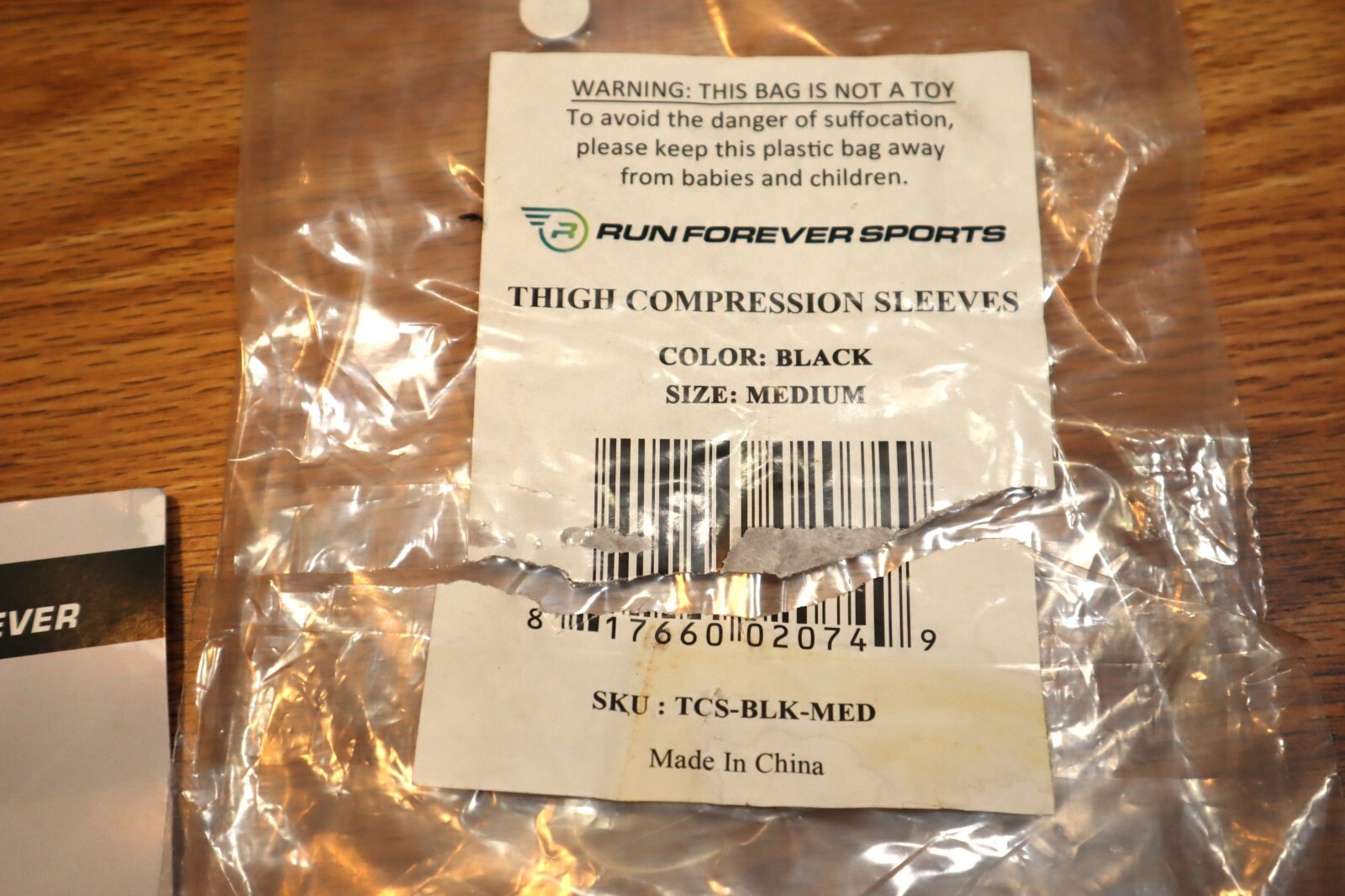 Run Forever Sports Black Thigh Compression Sleeve (1) Size Medium **NOT A PAIR**