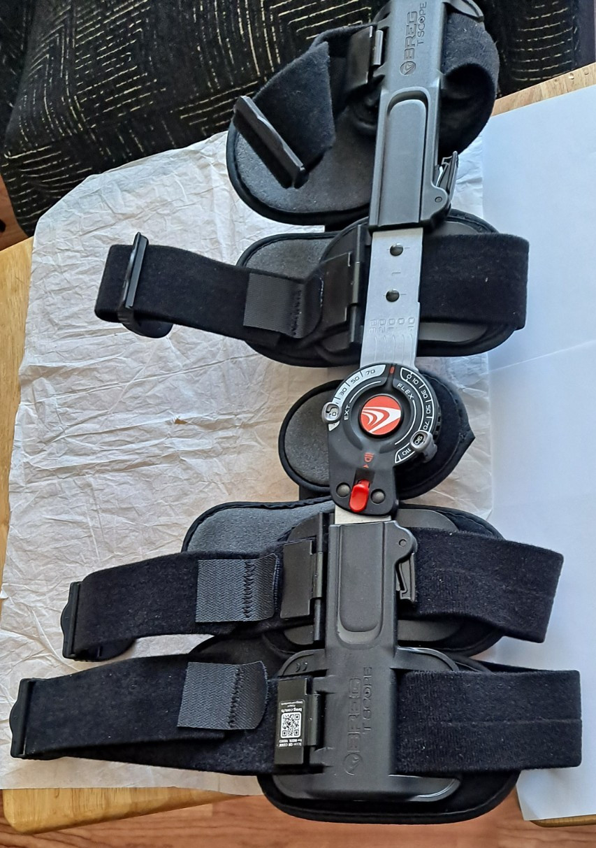 Breg Flex T Scope Post Op Hinged Left/Right Adjustable Knee Brace/ With Manual