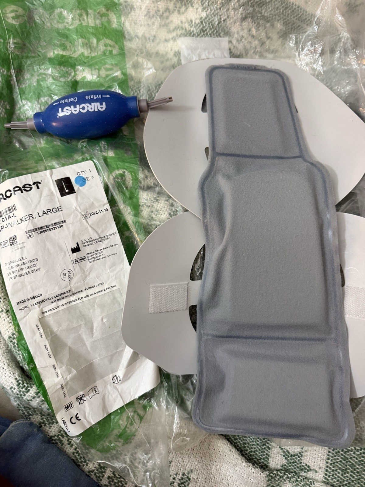 Aircast SP Short Pneumatic Walker Boot Brace with Pump, Large