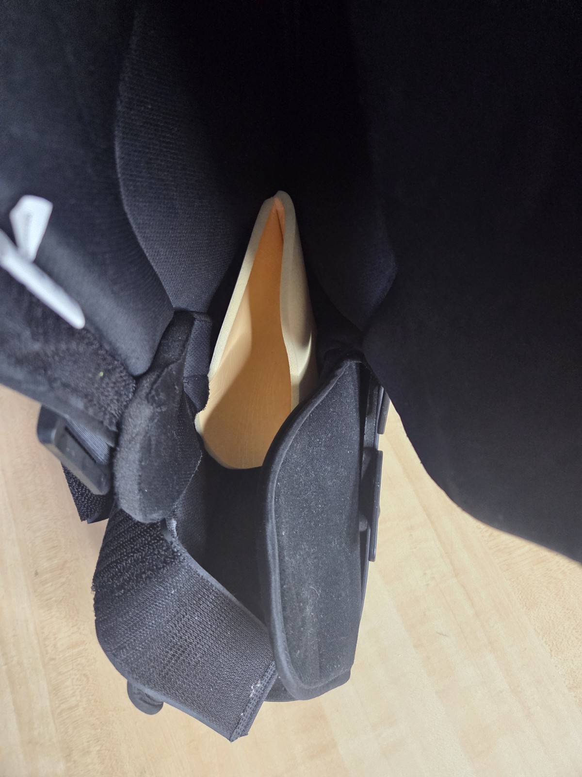 United Ortho Air Cam Walker Fracture Boot, Black, Size M w/Darco Post Op Boot
