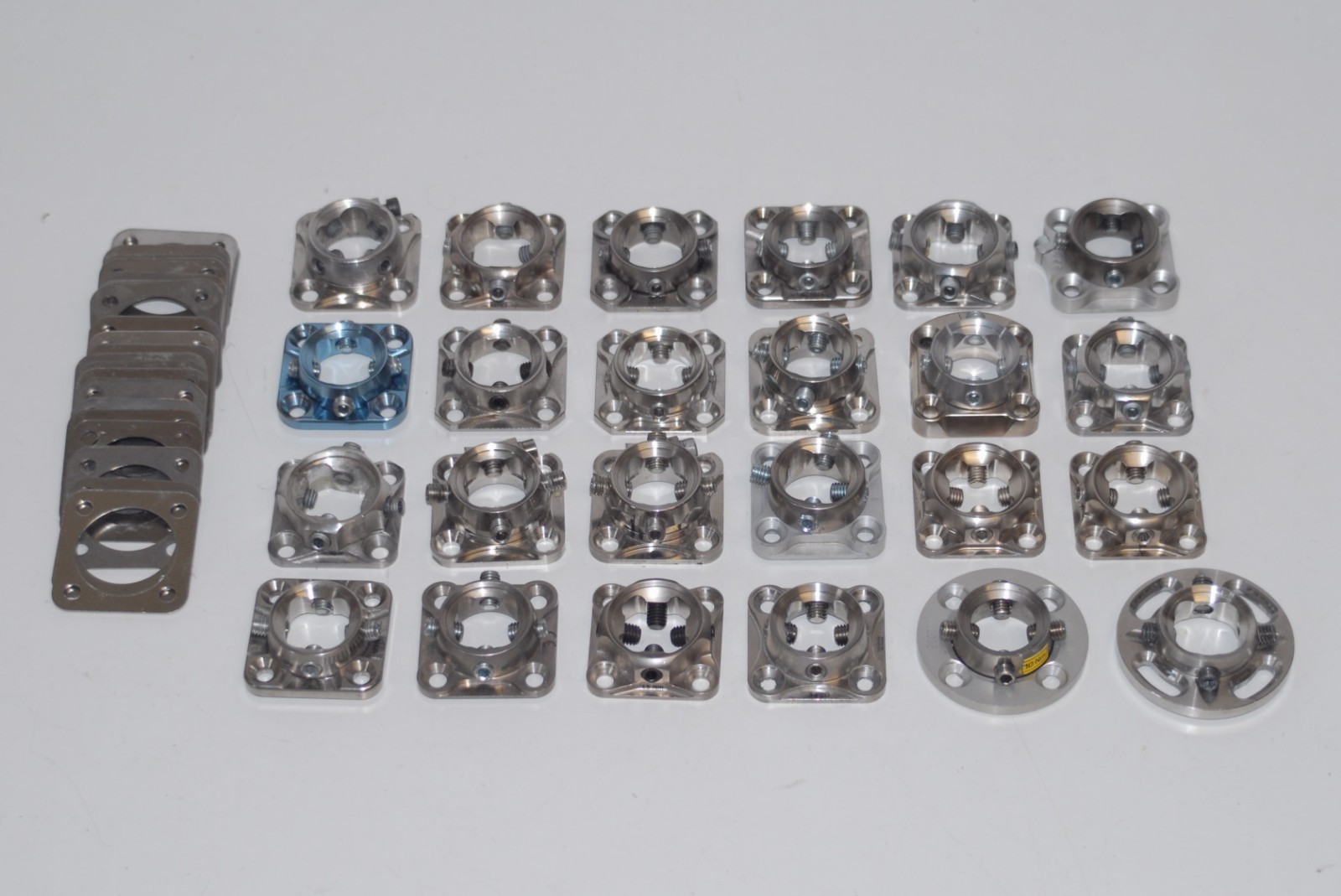Lot of 24 x Otto Bock , Ossur female socket adapter + 30 plates prosthetic leg