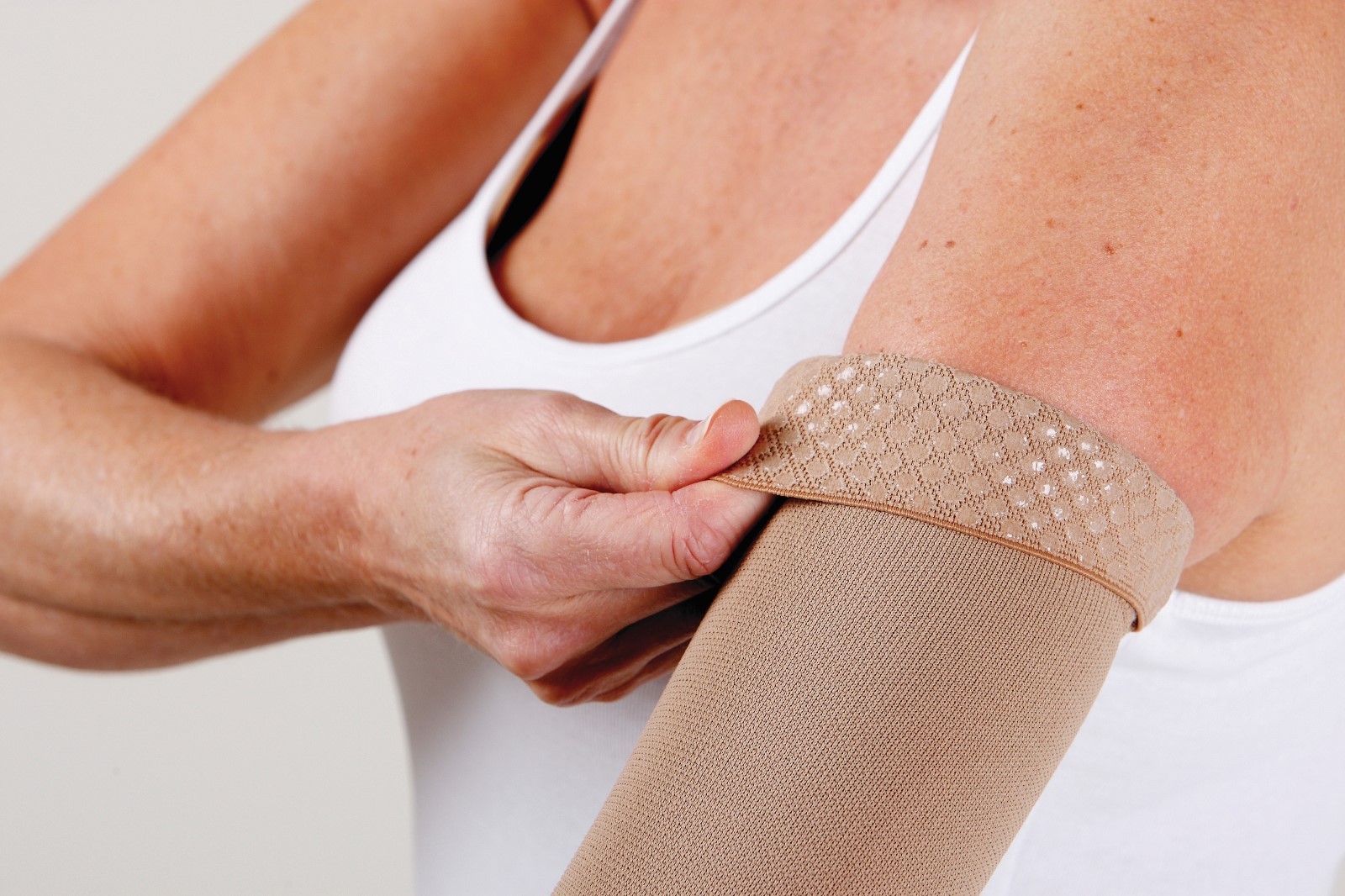 Mastectomy Arm Sleeve 15-20 mmhg Support Silicone Band Bella Strong Armsleeve