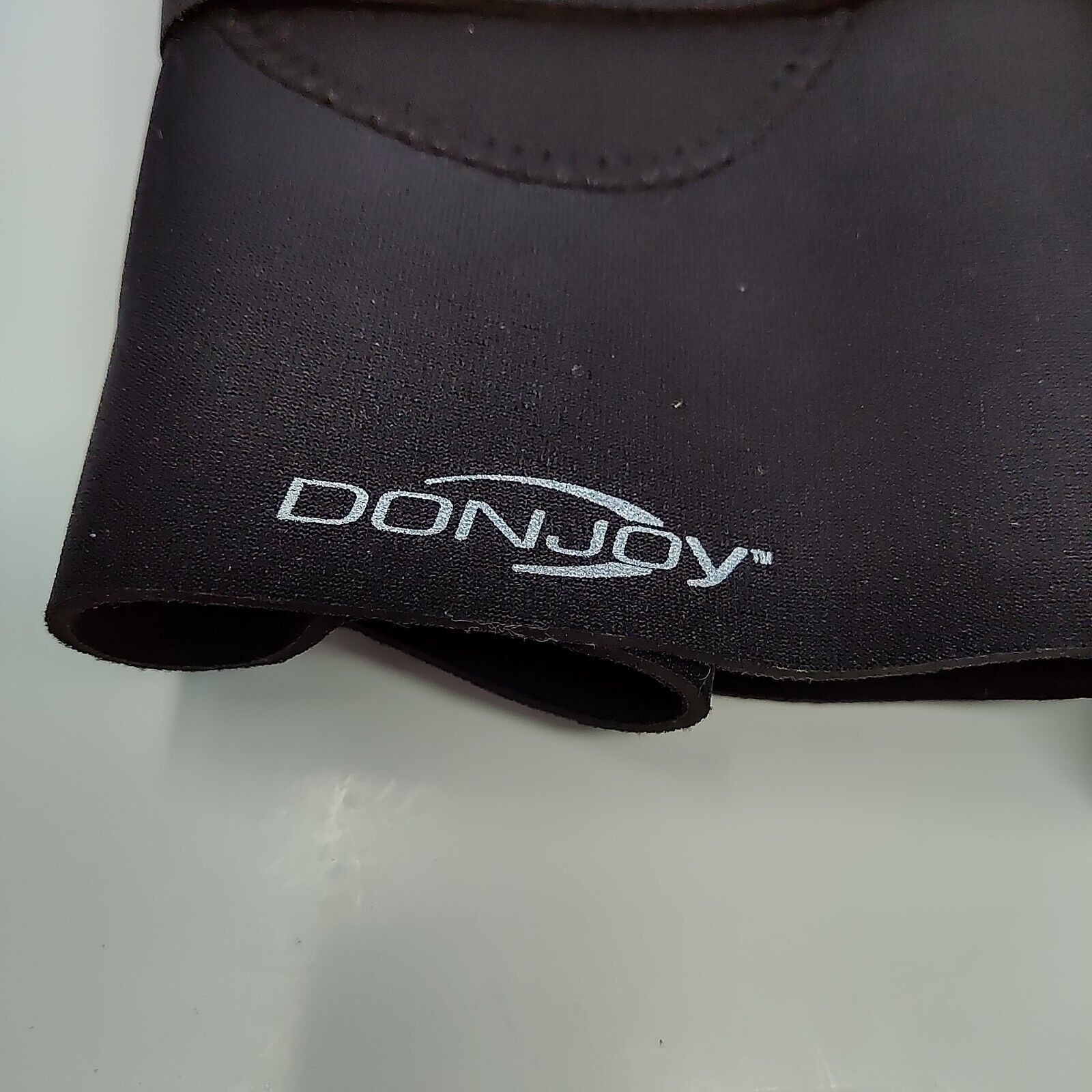 Knee Support Lateral XXL Left Donjoy New! 26 1/2- 29 1/2 Circ. Standard Length