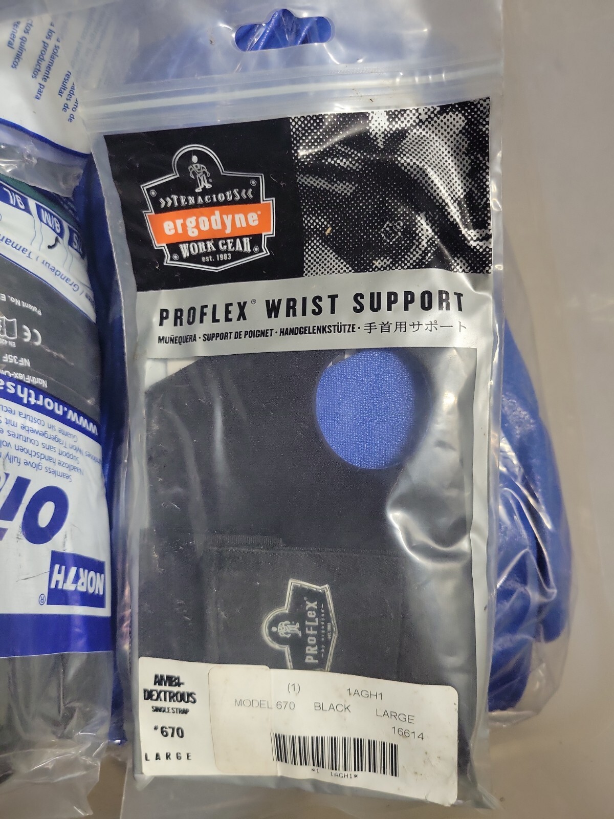 Wrist Support Proflex 670 Large (7″ – 8″) by Ergodyne