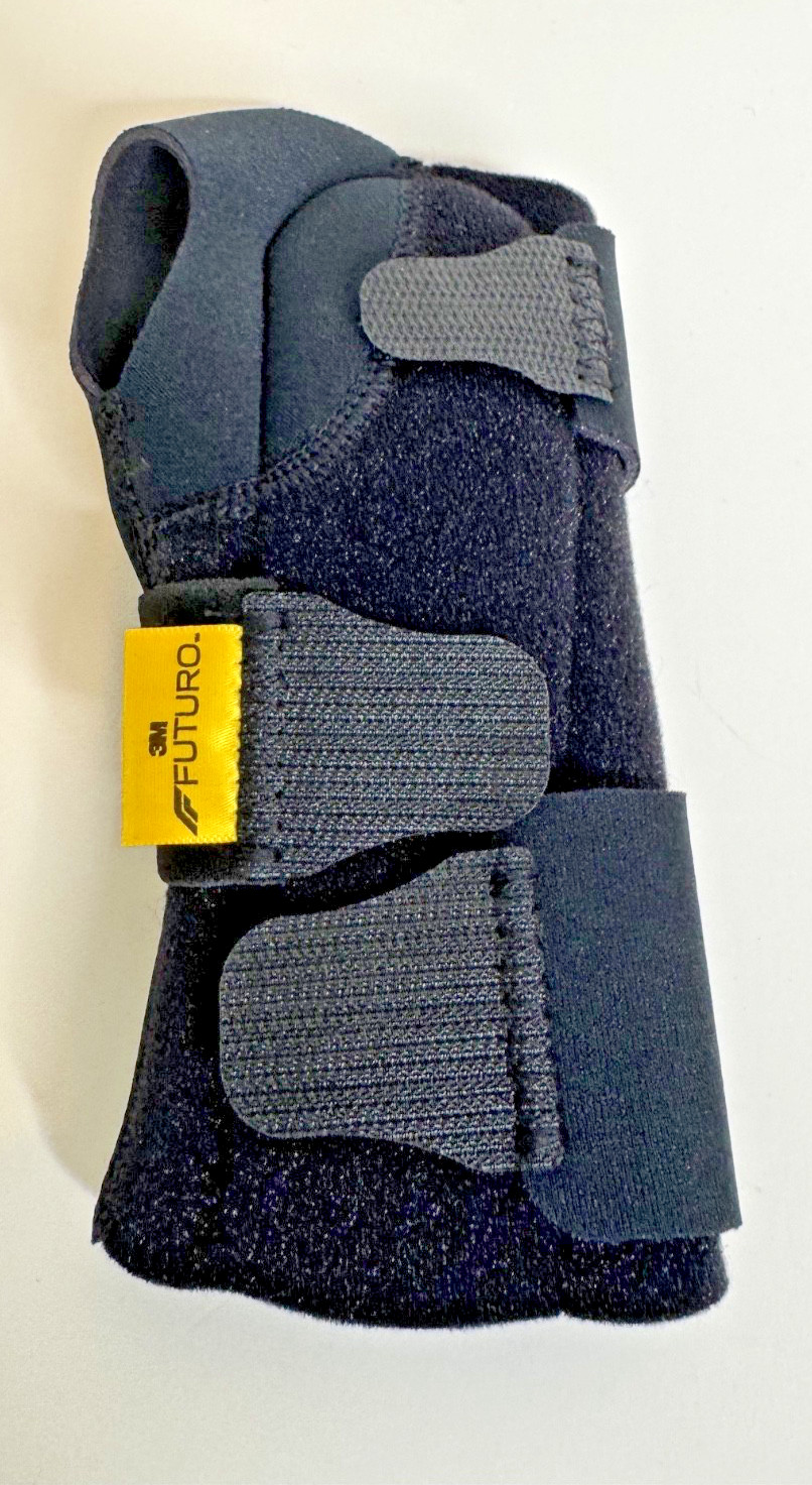 Futuro Wrist Compression Stabilizing Brace Left Hand (Black) Small/Medium
