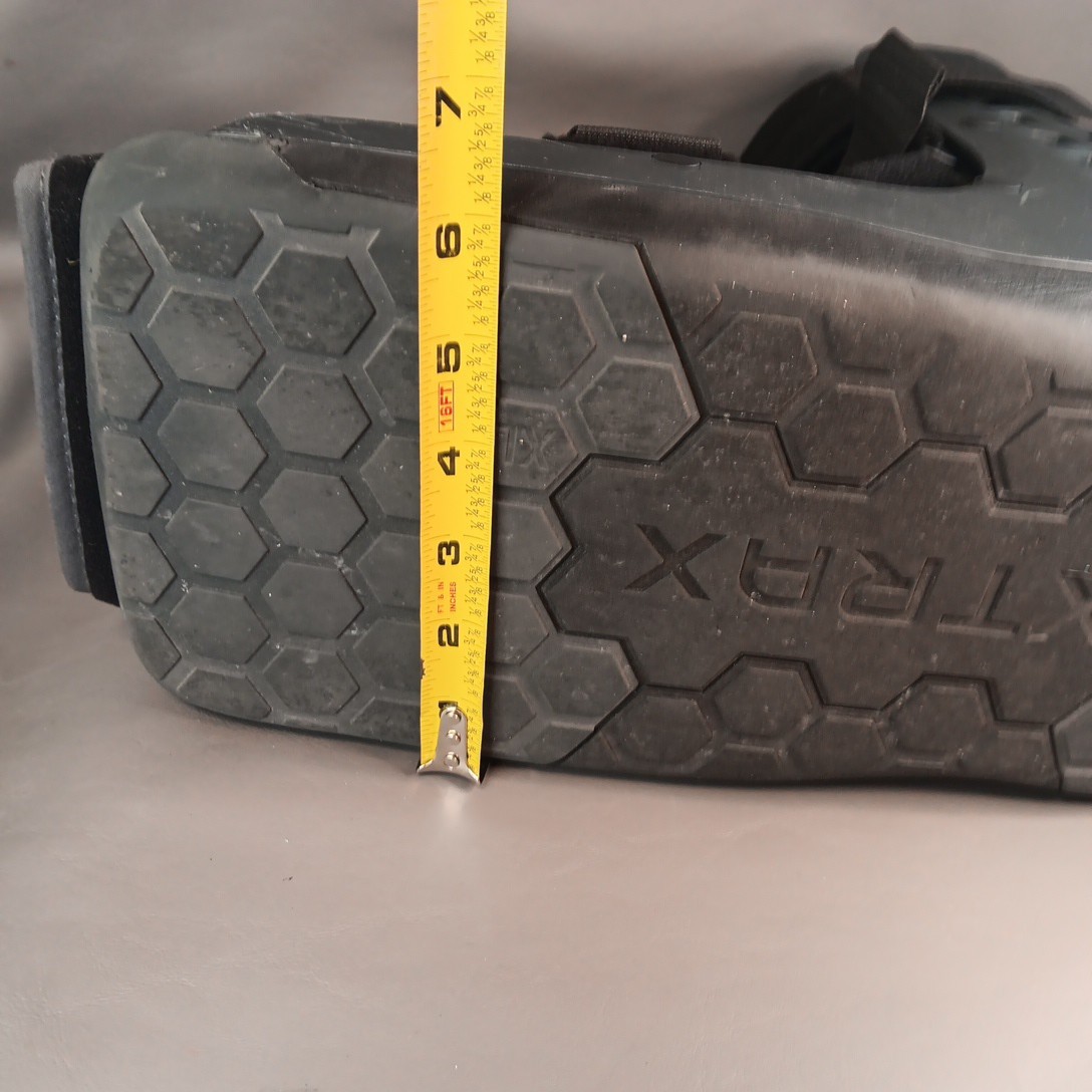 DonJoy Maxtrack II. Ankle Walker Brace Walking Boot XL (EXTRA LARGE)