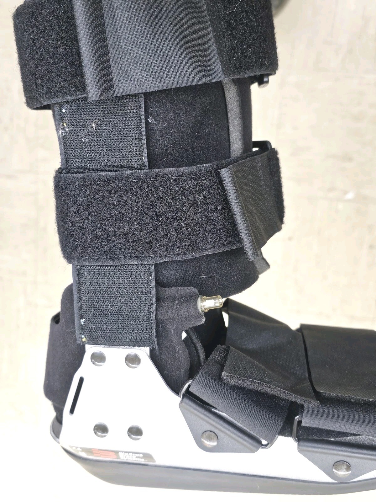 Bledsoe Walking Size M Leg Foot Brace Air Medium Black