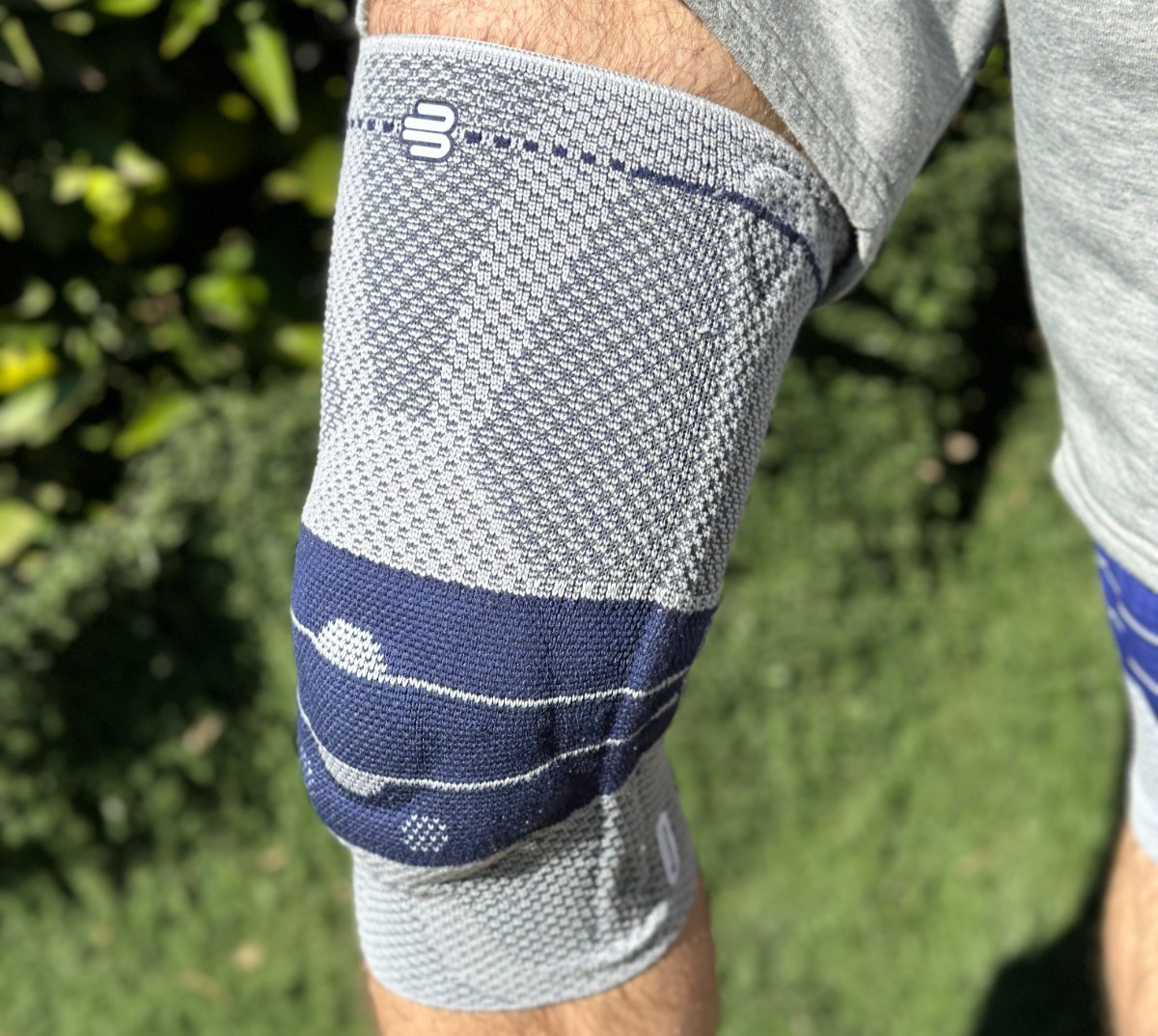 Bauerfeind GenuTrain Size 3 Comfort Knee Joint Brace Patella Support Sleeve ACL