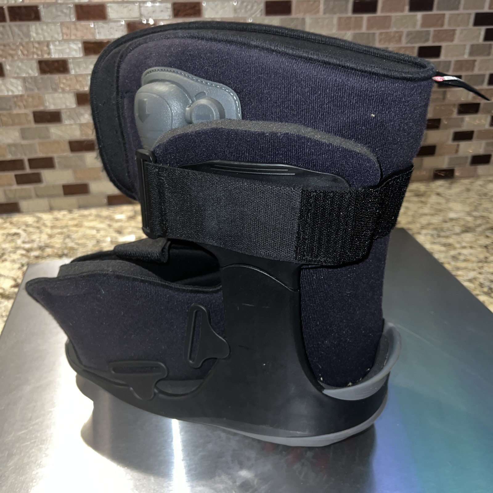BREG Walking Boot Inflatable Ankle Surgery Brace Size Medium 12”H Medium