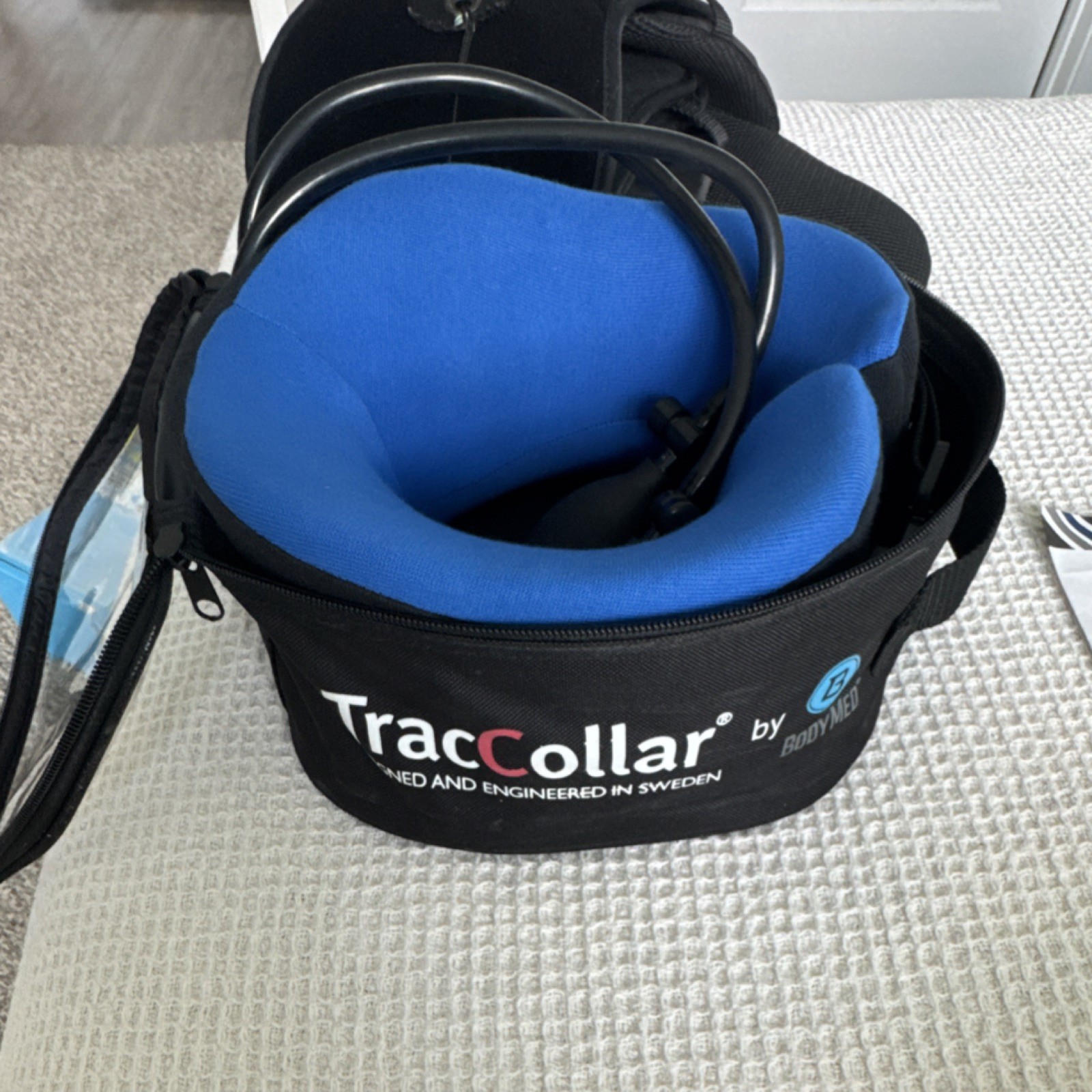 BodyMed TracCollar Inflatable Neck Traction Collar Blue/Black