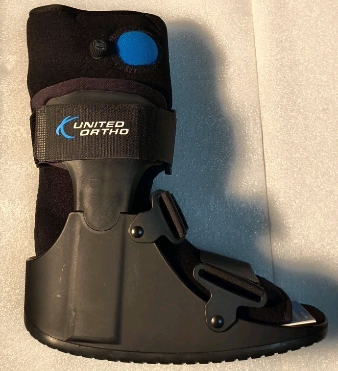 United Ortho Short Air Cam Walker Fracture Boot, Small USA 14113 Black