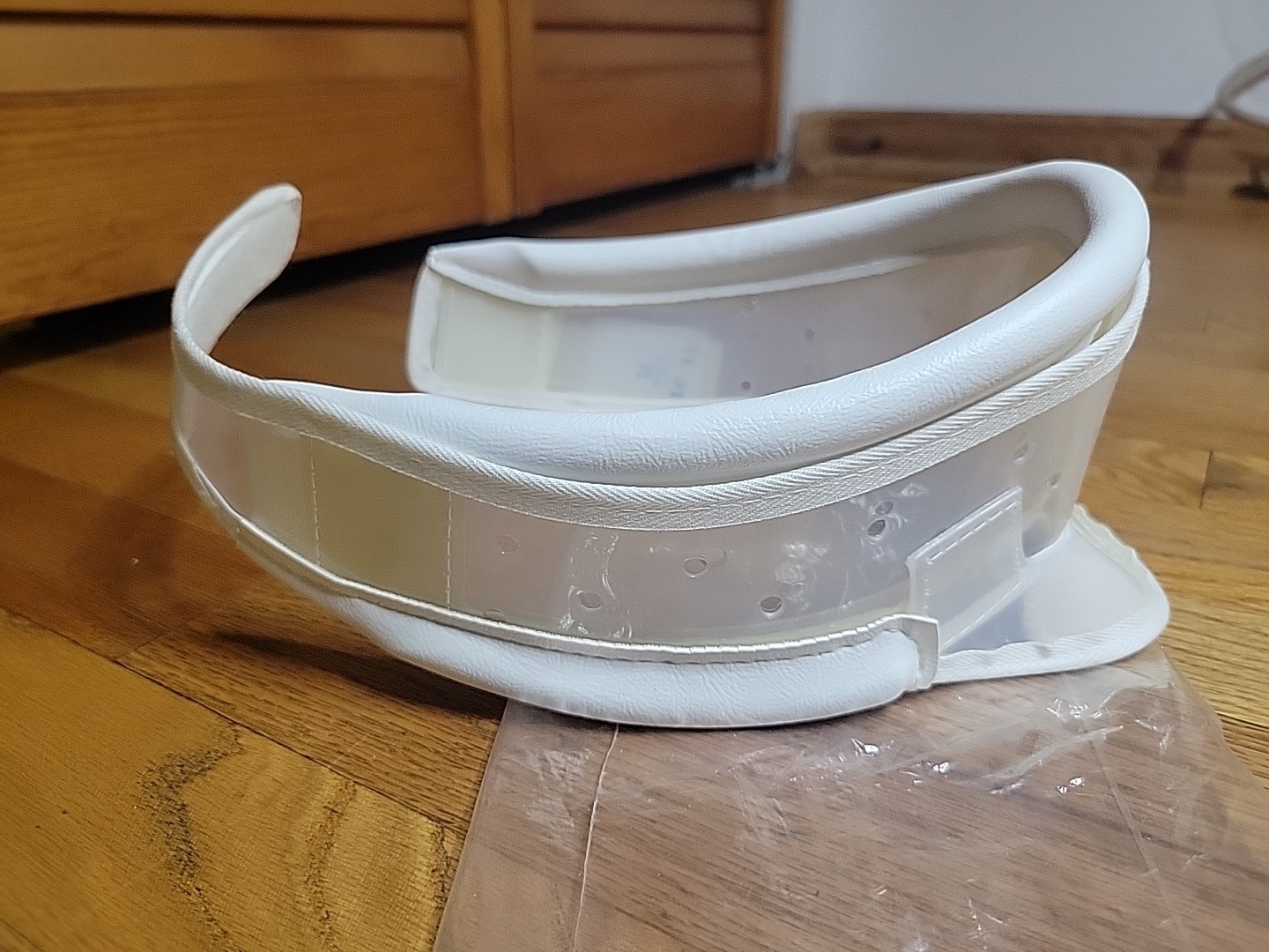 ​Vintage 1978 Futuro Adjustable Cervical Collar with Chin Pad – Medium