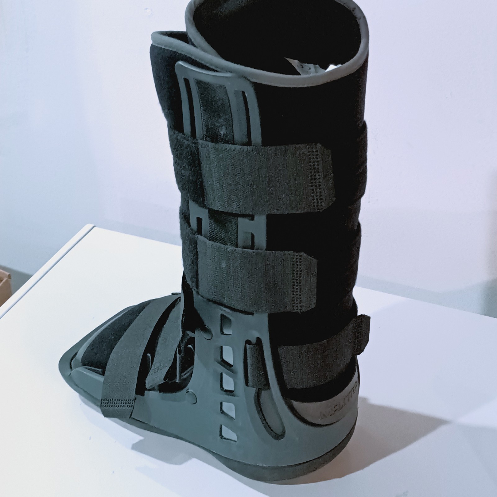 ProCare MaxTrax 2.0 Air Walker Boot Size S Small DonJoy Fracture Sprain Brace…