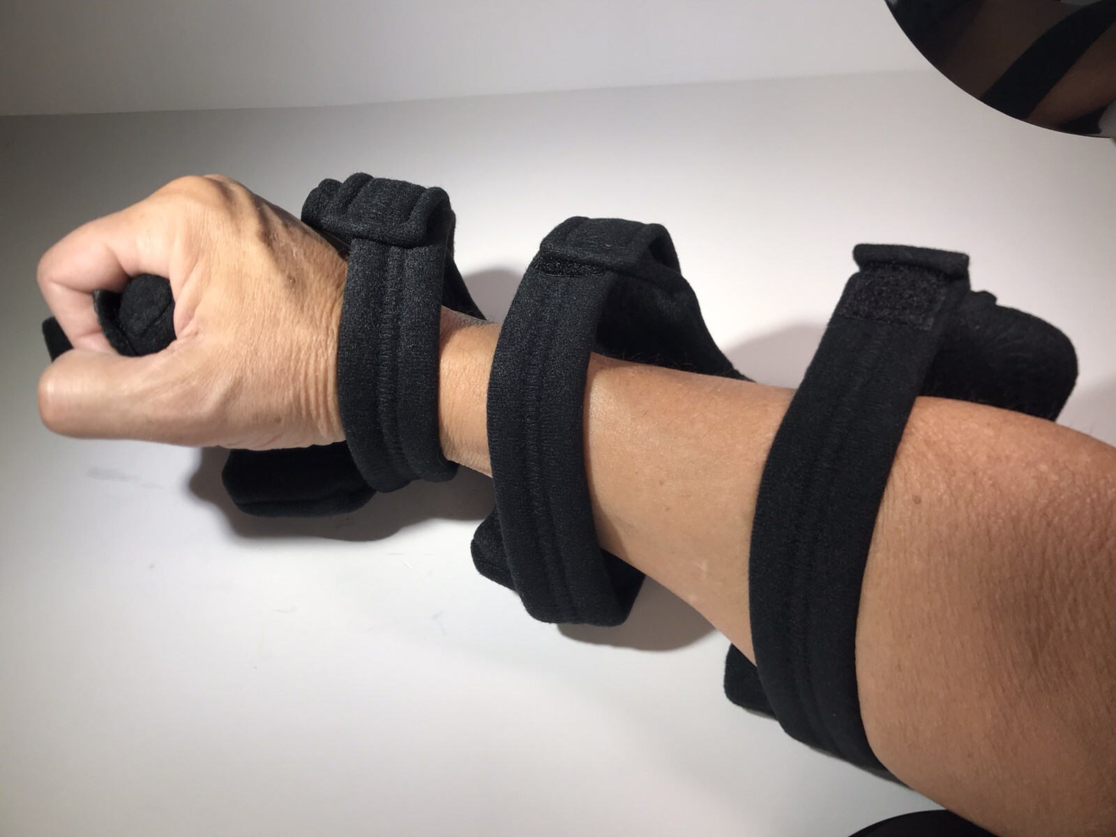 Comfortland Medical Endeavor Deluxe Wrist/Hand Splint 31-500 New with Hand Grip