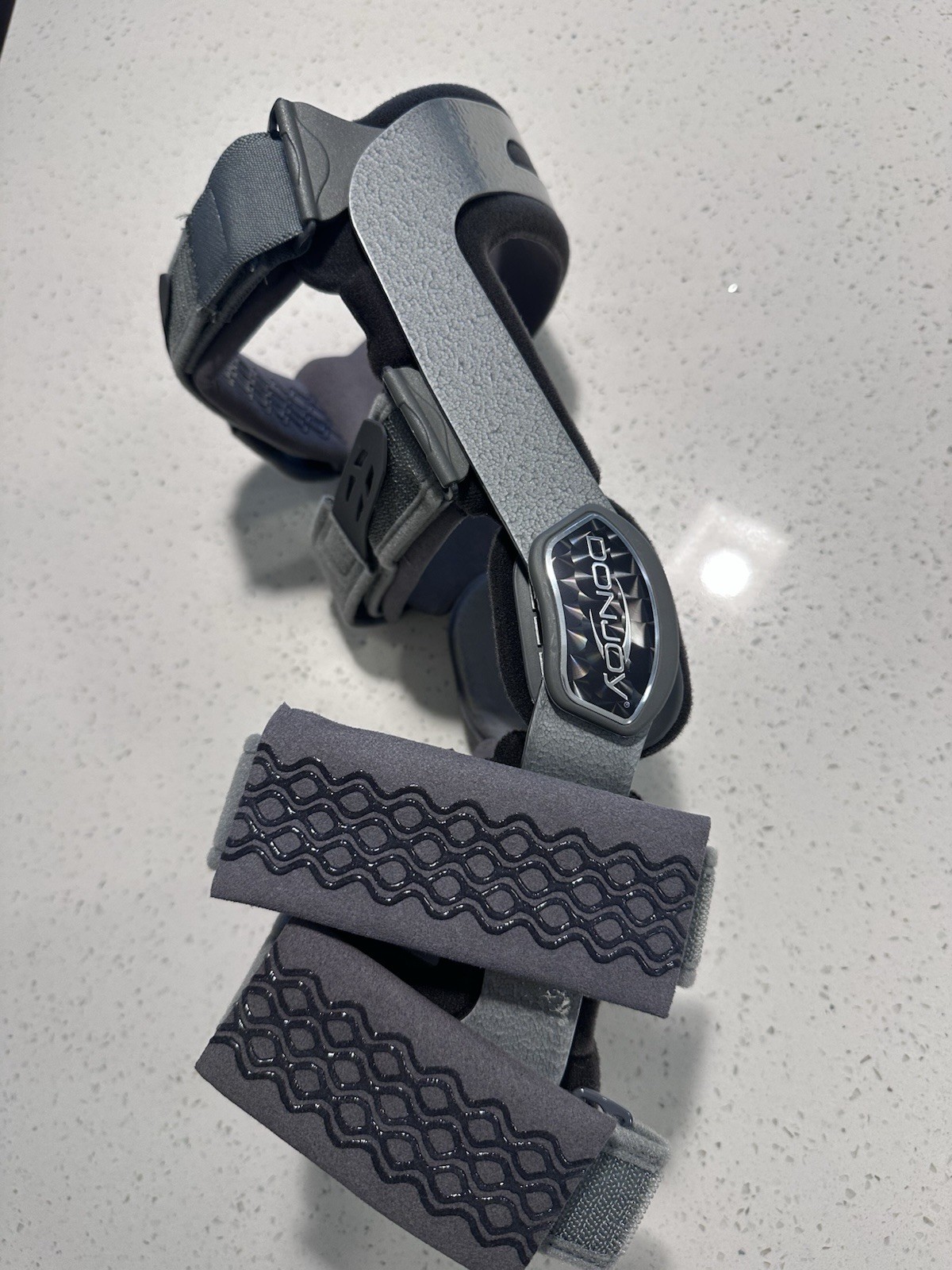 NEW DonJoy Nano Adjustable Knee Brace Medial Stabilization Large, LEFT medial