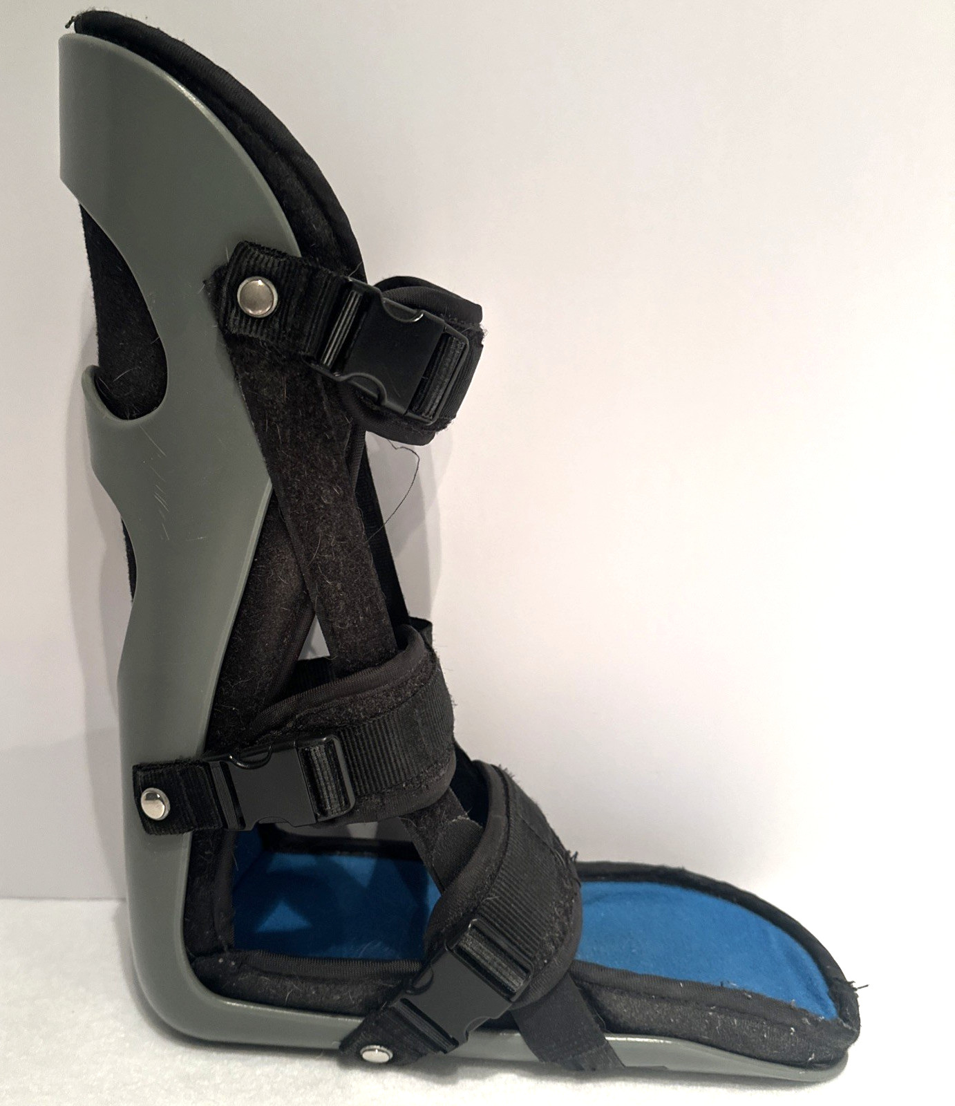 Alpha Medical Plantar Fasciitis Night Splint – Padded Foot Brace Achilles Pain