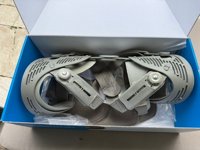 Oessur Unloader One Knee Brace Medium Right Medial for Left Knee