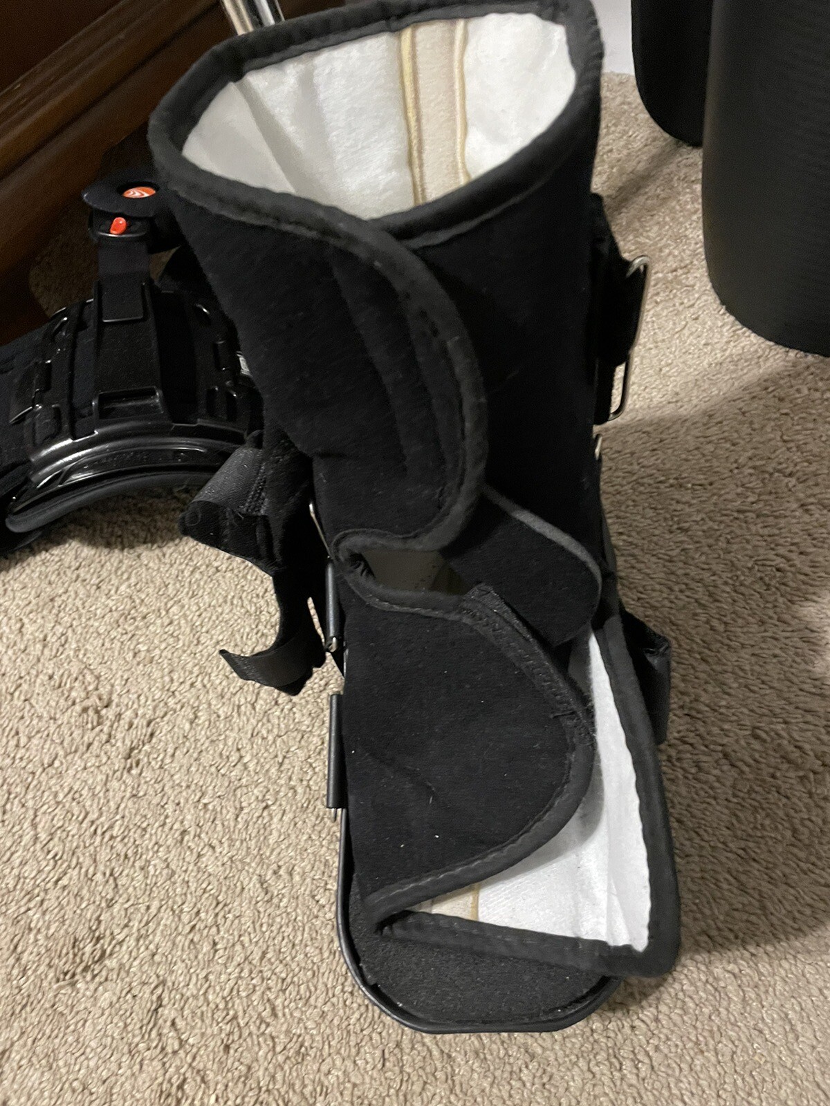 DonJoy Velocity Moderate Support Ankle Brace Standard Calf Right Foot