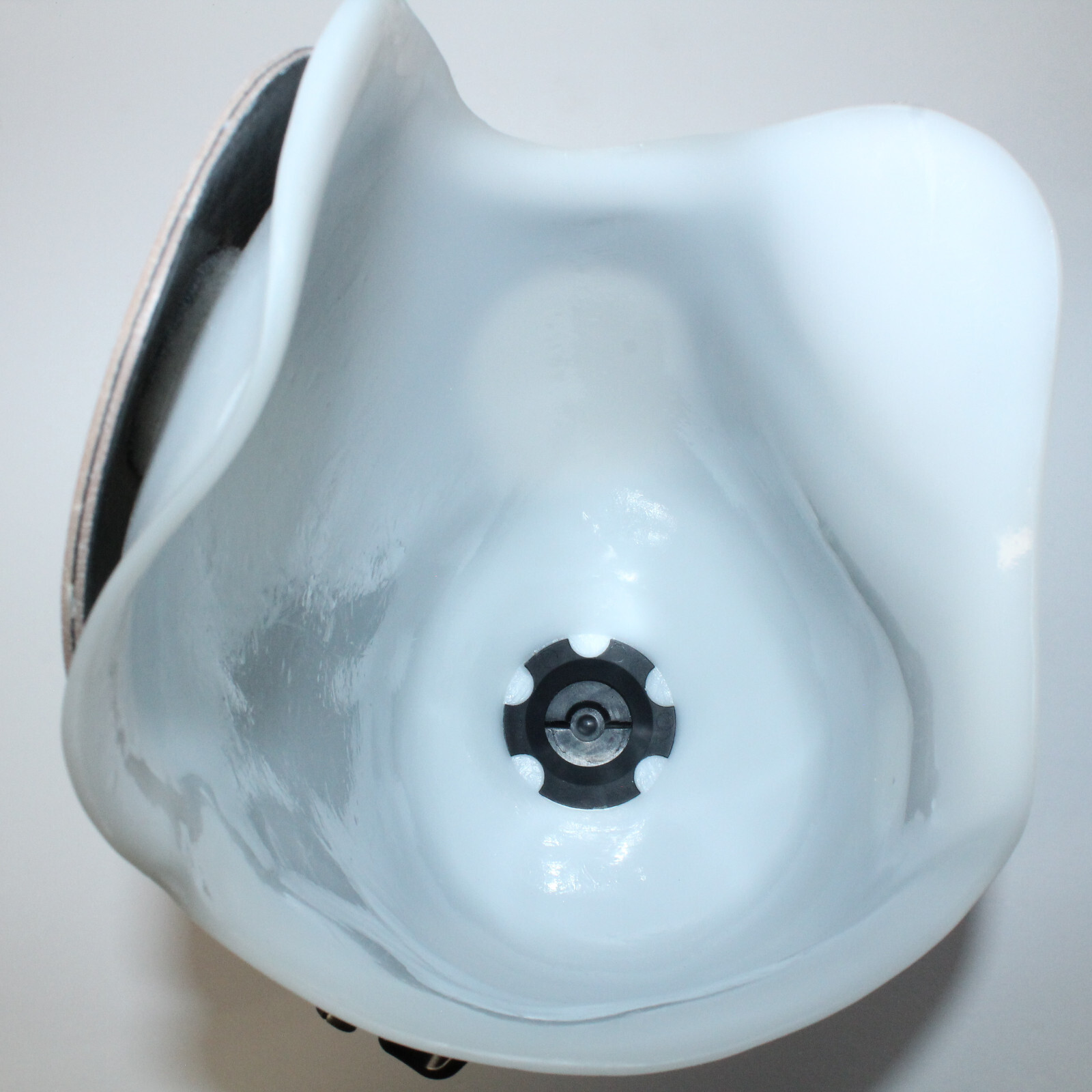 PROSTHETIC RIGHT LEG OFFSET ABOVE KNEE SOCKET OSSUR MOUNTING PLATE H=14½” D=6-7″