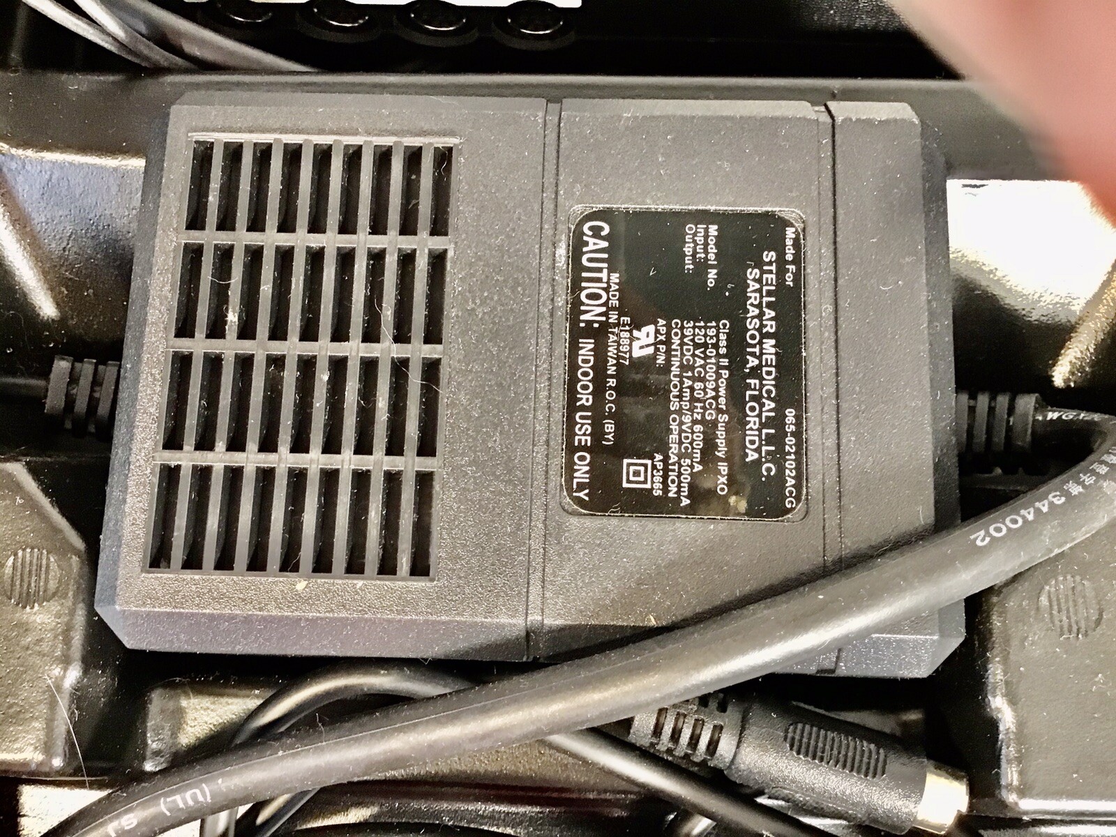 STELLAR MEDICAL MUSCLE STEMULATOR ,CHANNELS CASE FOR PARTS / NOT WORKING ,