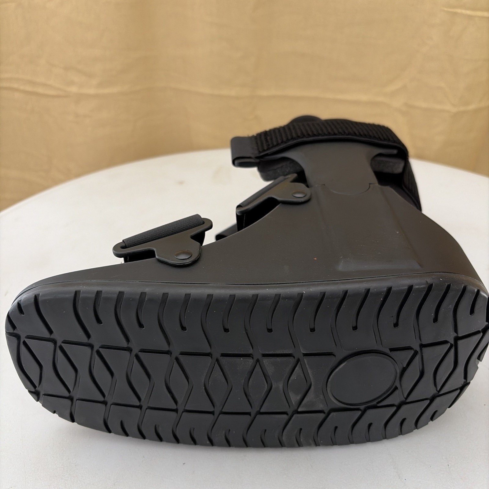 United Ortho USA14115 Short Air Cam Walker Fracture Boot, Medium, Black