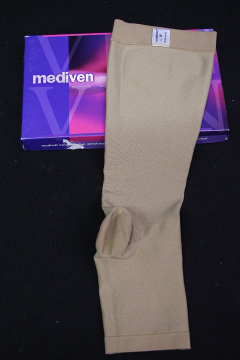 MEDIMEDIVEN Plus Petite CALF COMPRESSION – OPEN TOE – 30-40 MMHG – IV – 20204
