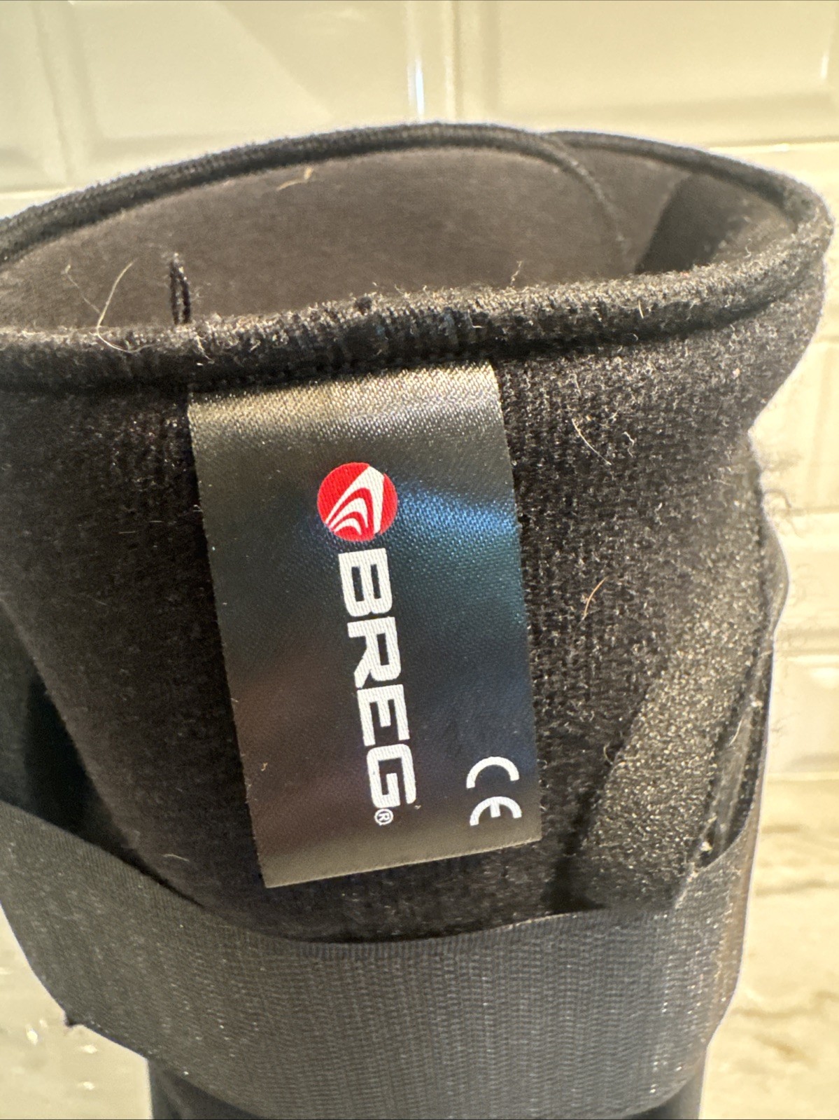 Breg Ankle Walking Boot Adjustable w/ Built In Pump Black Small