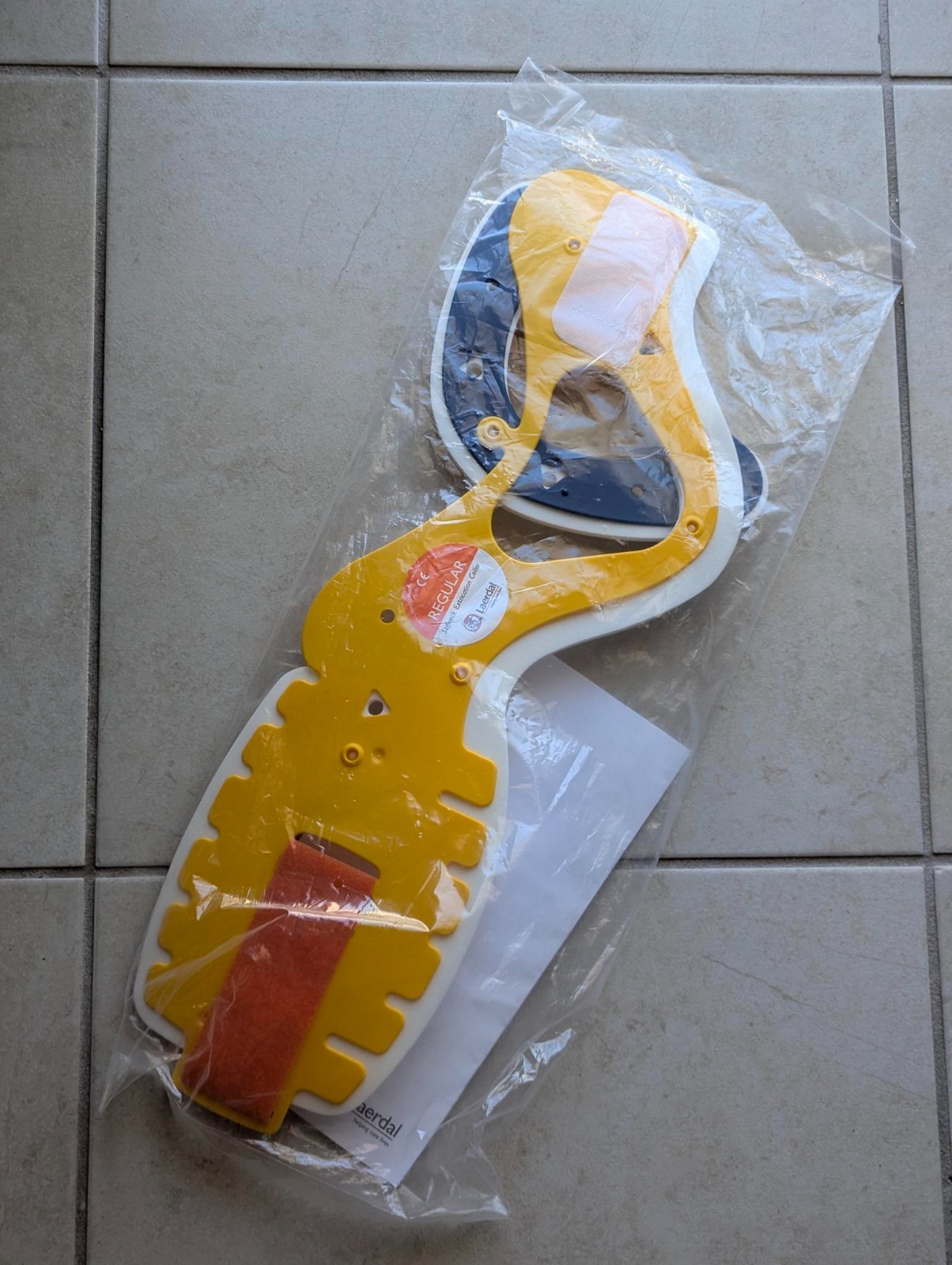 NEW LAERDAL STIFNECK EXTRICATION IMMOBILIZER COLLAR ADULT REGULAR P/N 980500