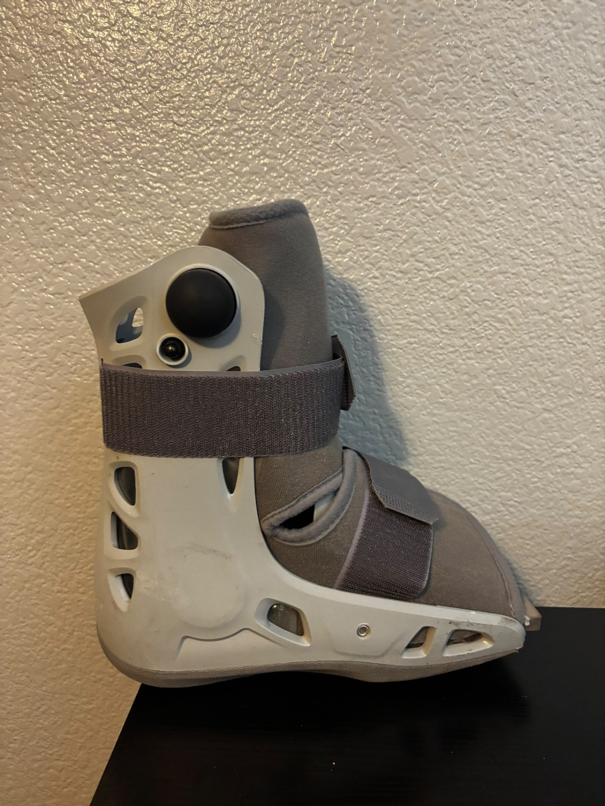 Aircast Short Walker Brace / Walking Boot – Gray, Size: M Soft Strike