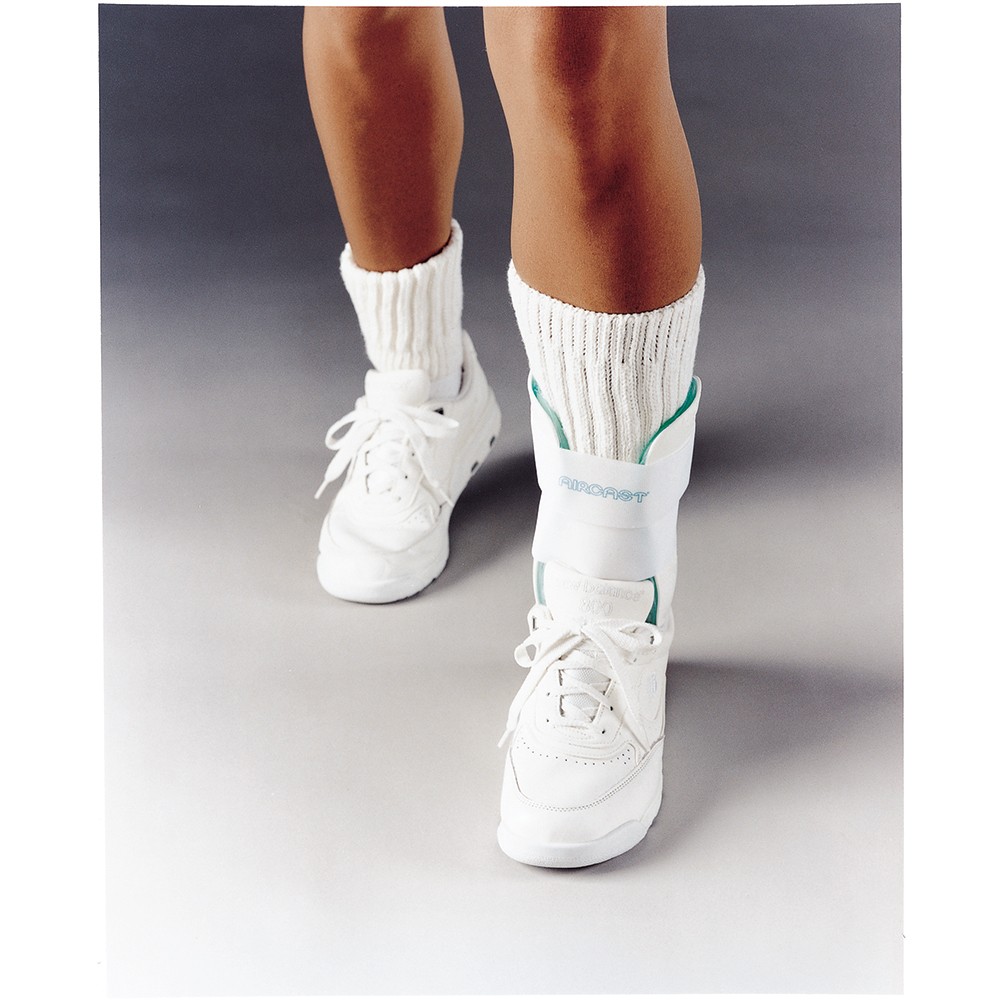 SPORT-STIRRUP ANKLE BRACE RIGHT, 9″ BRACE LENGTH