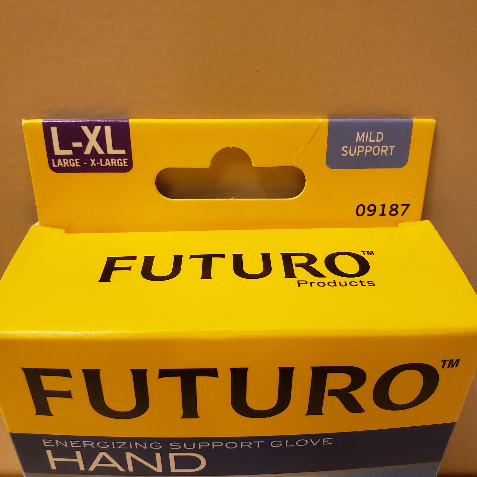 3M Futuro Energizing Support Glove Right/Left Large/XL Beige Reversible