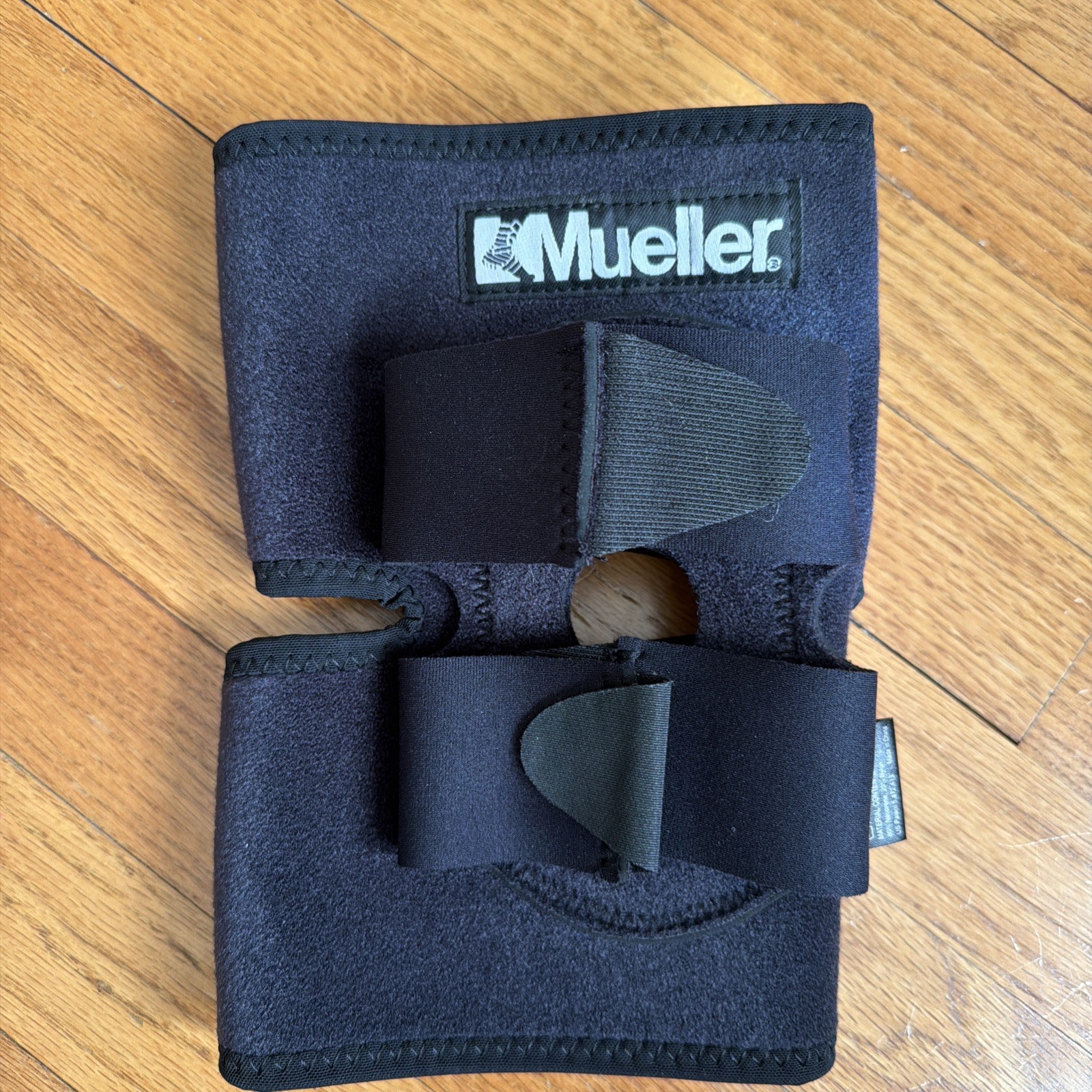 Mueller Adjustable Knee Support Stabilizer Black Neoprene Comfort