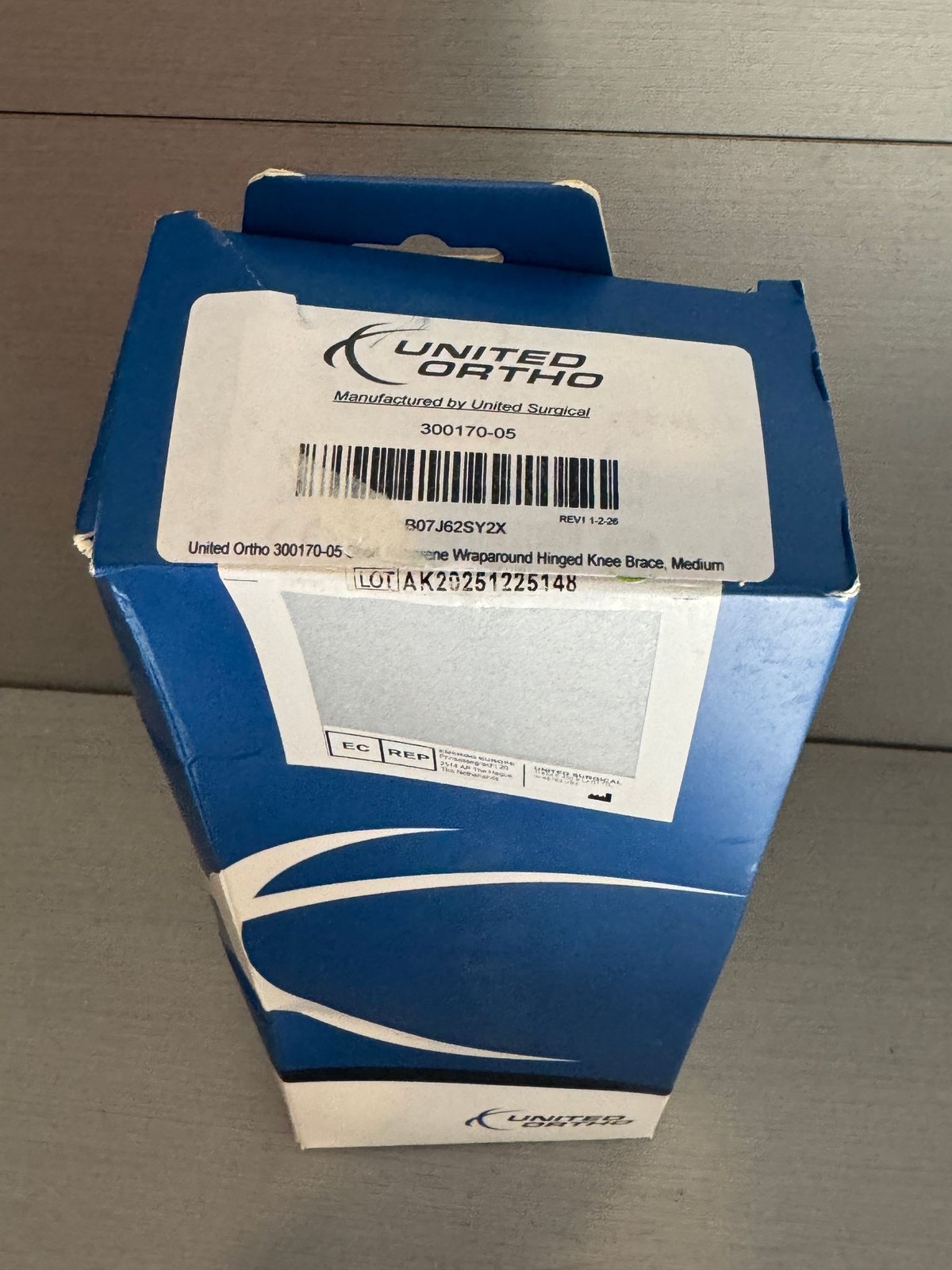 United Ortho Knee Brace Unisex M Neoprene Wraparound Hinged Support 300170-05