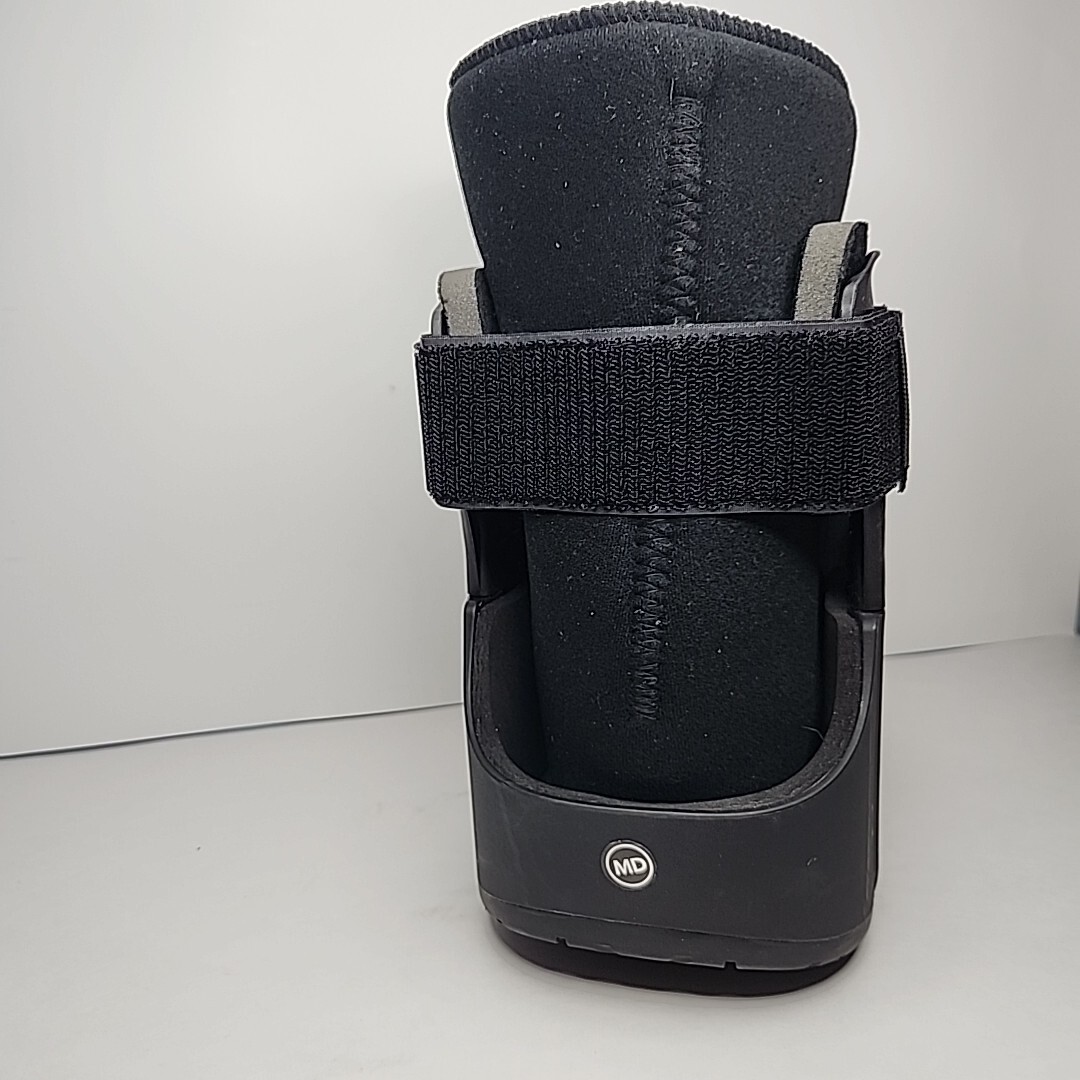 United Ortho USA14013 Short Cam Walker Fracture Boot, Medium, Black