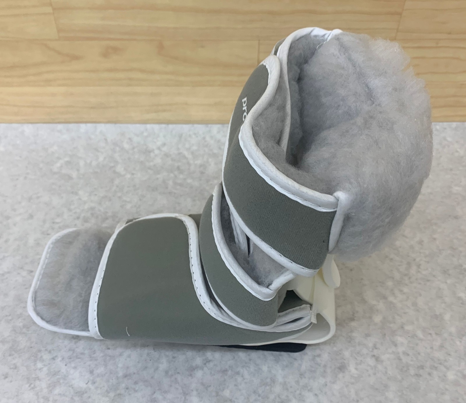 Procare 79-90550 Hook & Loop Closure Universal Podous Boot, Regular