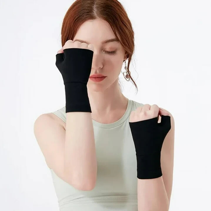 👋🏼 Relief 360 Wrist Compression Sleeves with Wash Bag – Brand New