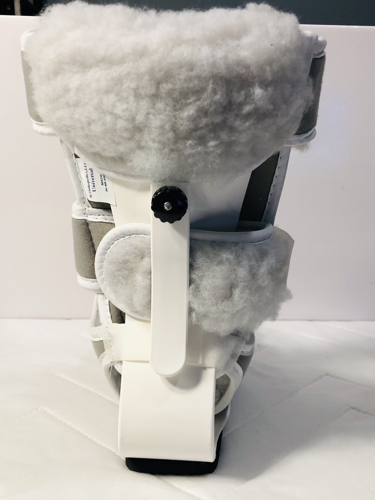 DJ Orthopedics Procare Porous Walking Boot with Poly/Pile Universal EUC