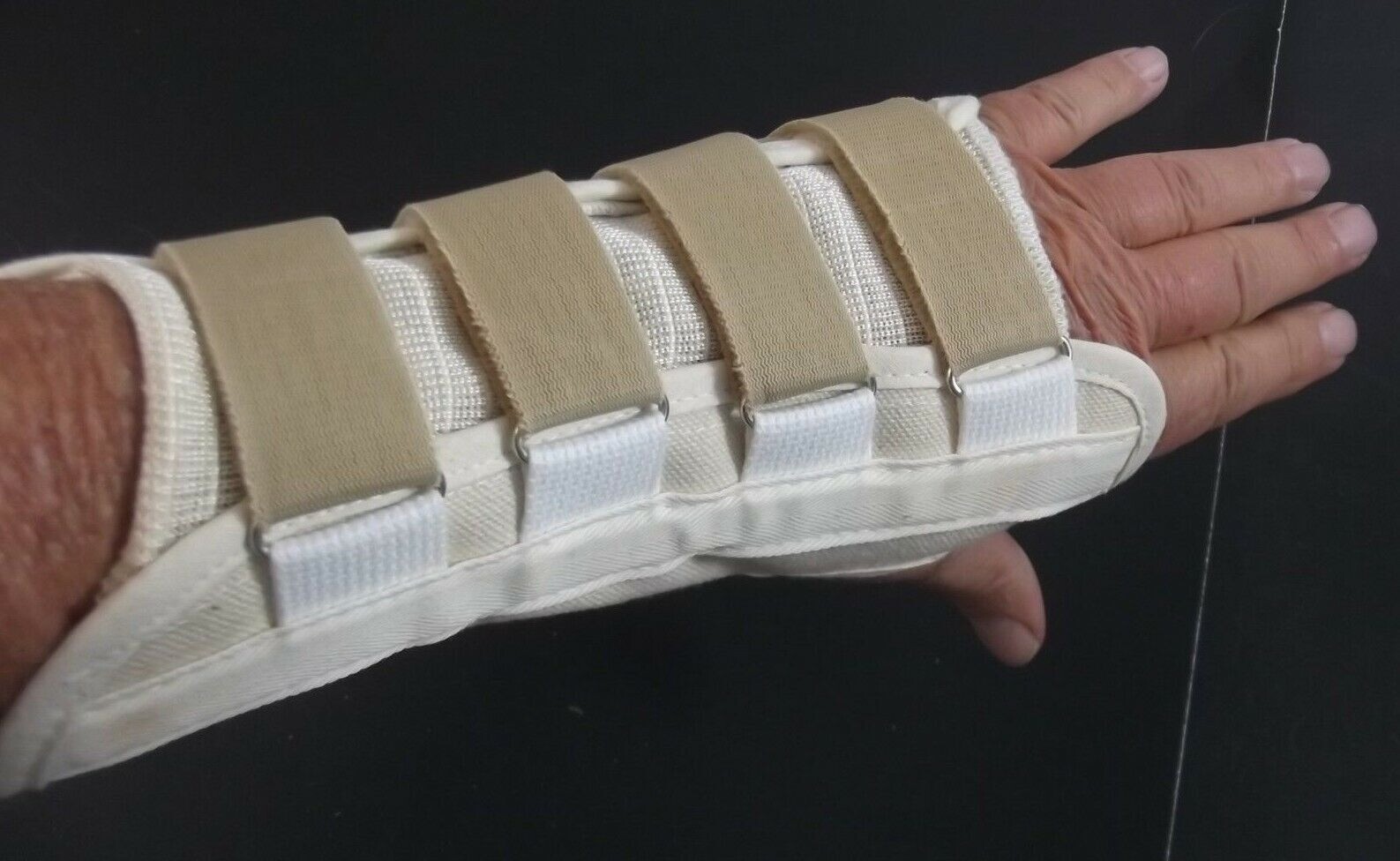 Wrist And Hand Splint 8 Inch Extra Small Left Hand With Removable Stiffener