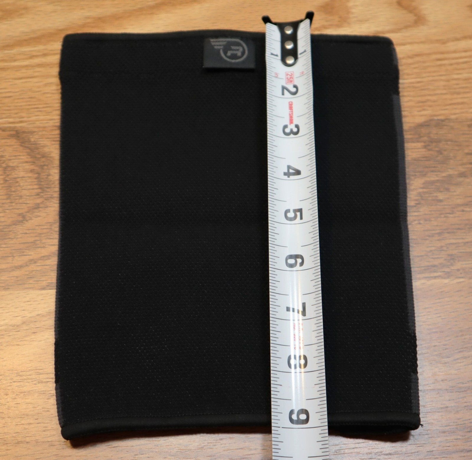 Run Forever Sports Black Thigh Compression Sleeve (1) Size Medium **NOT A PAIR**