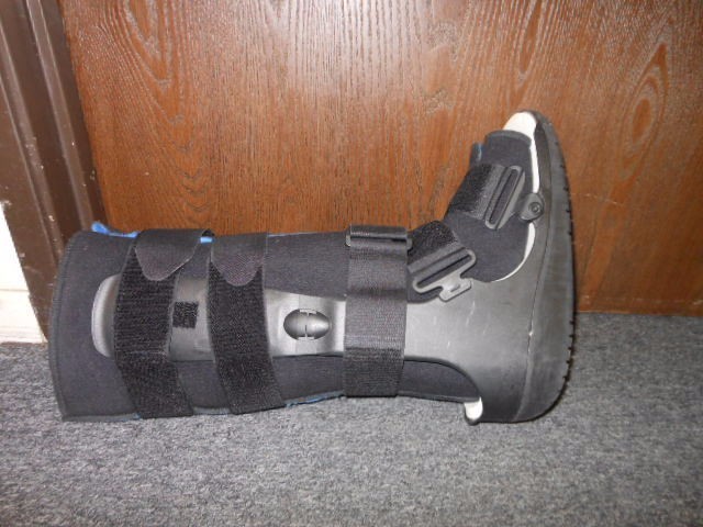 Royce Medical Equalizer Pre-Inflated Airwalker, sz Large