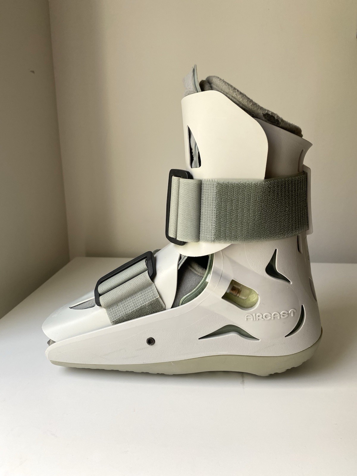 Aircast SP Walker Boot Short Pneumatic Small 01A- S Brace Walking Boot with Pump