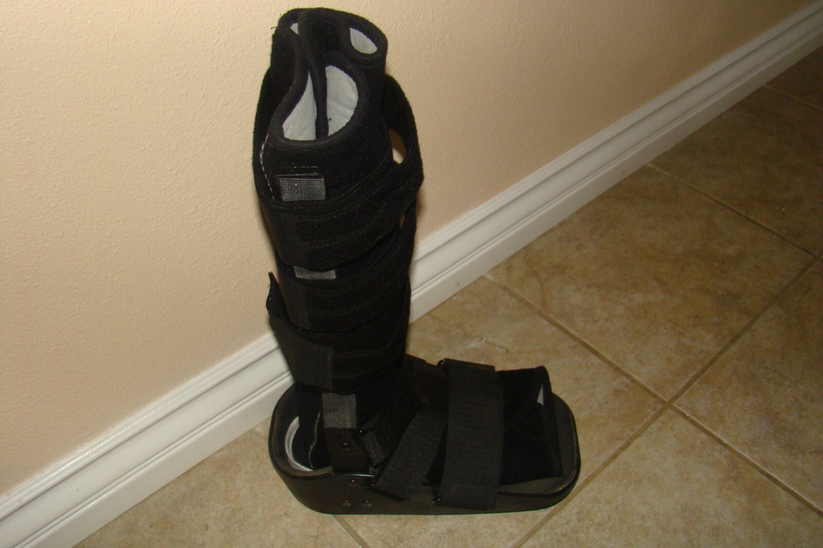 Maxtrax DJO, LLO, Orthopedic, Walking Boot, Brace Foot, Padded, Size Medium