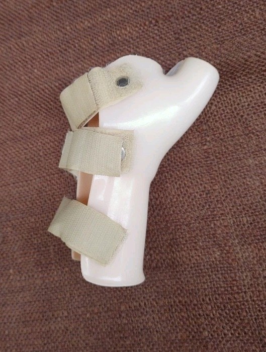 VTG Stabilizing Orthosis Wrist Thumb Brace Youth XS/S Right Custom Plastic Metal
