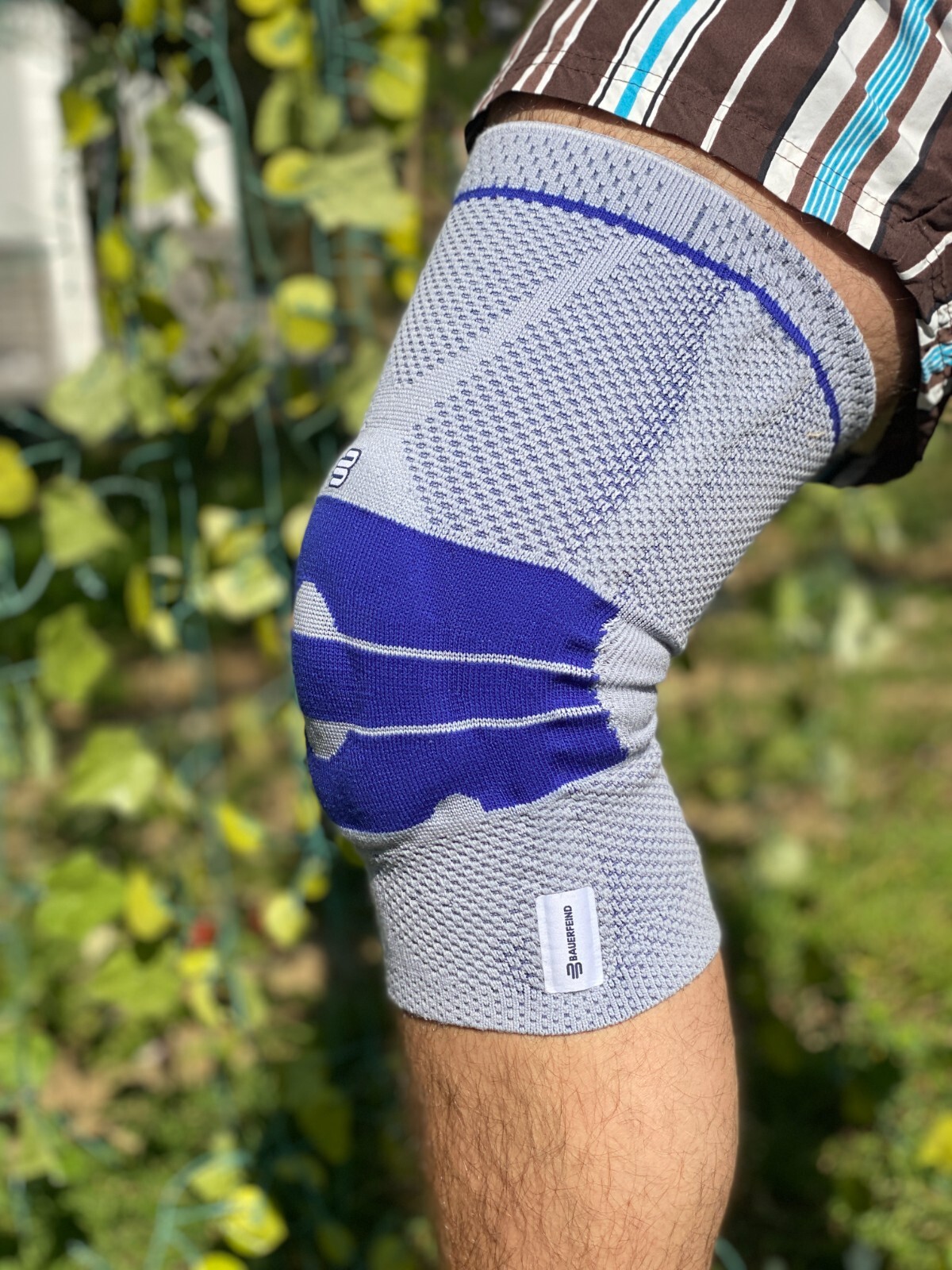 Bauerfeind GenuTrain Size 2 Knee Joint Brace Patella Support Hinge